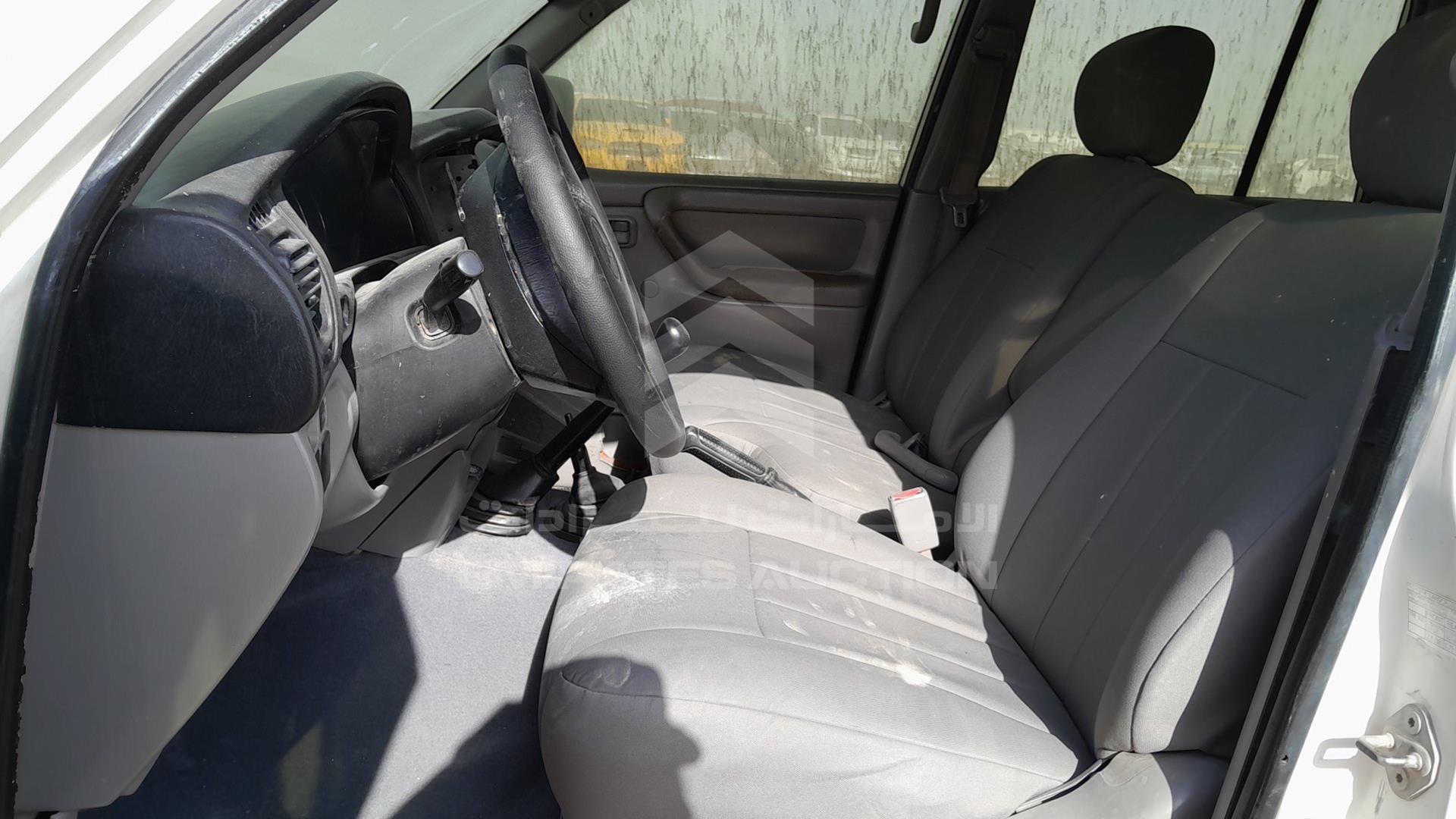 2004 TOYOTA LAND CRUISER VIN: JTGHJ01J843004764