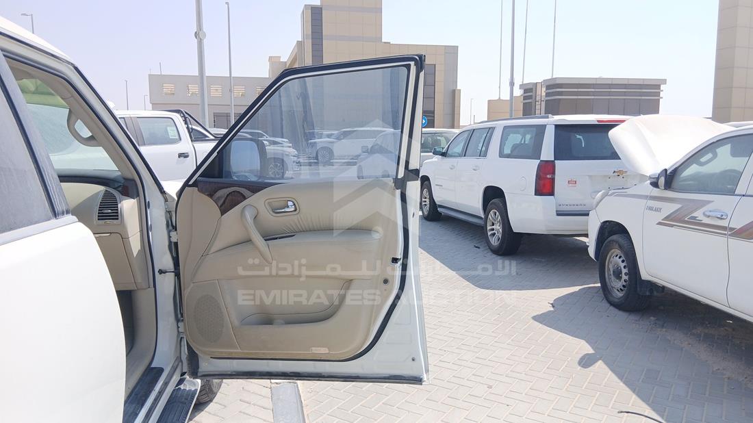 نيسان باترول 2019 — الباب الأمامي الأيمن — صورة 24