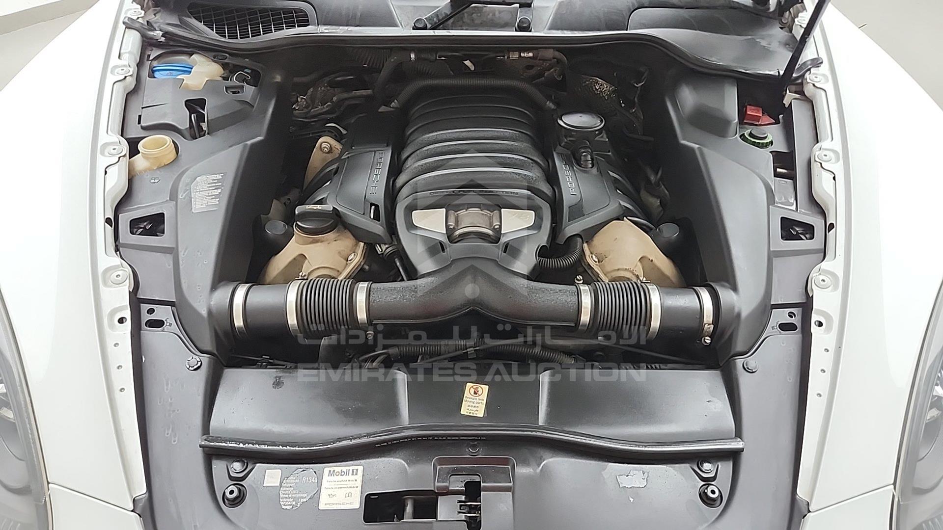 2013 PORSCHE CAYENNE GTS VIN: WP1ZZZ92ZDLA76369