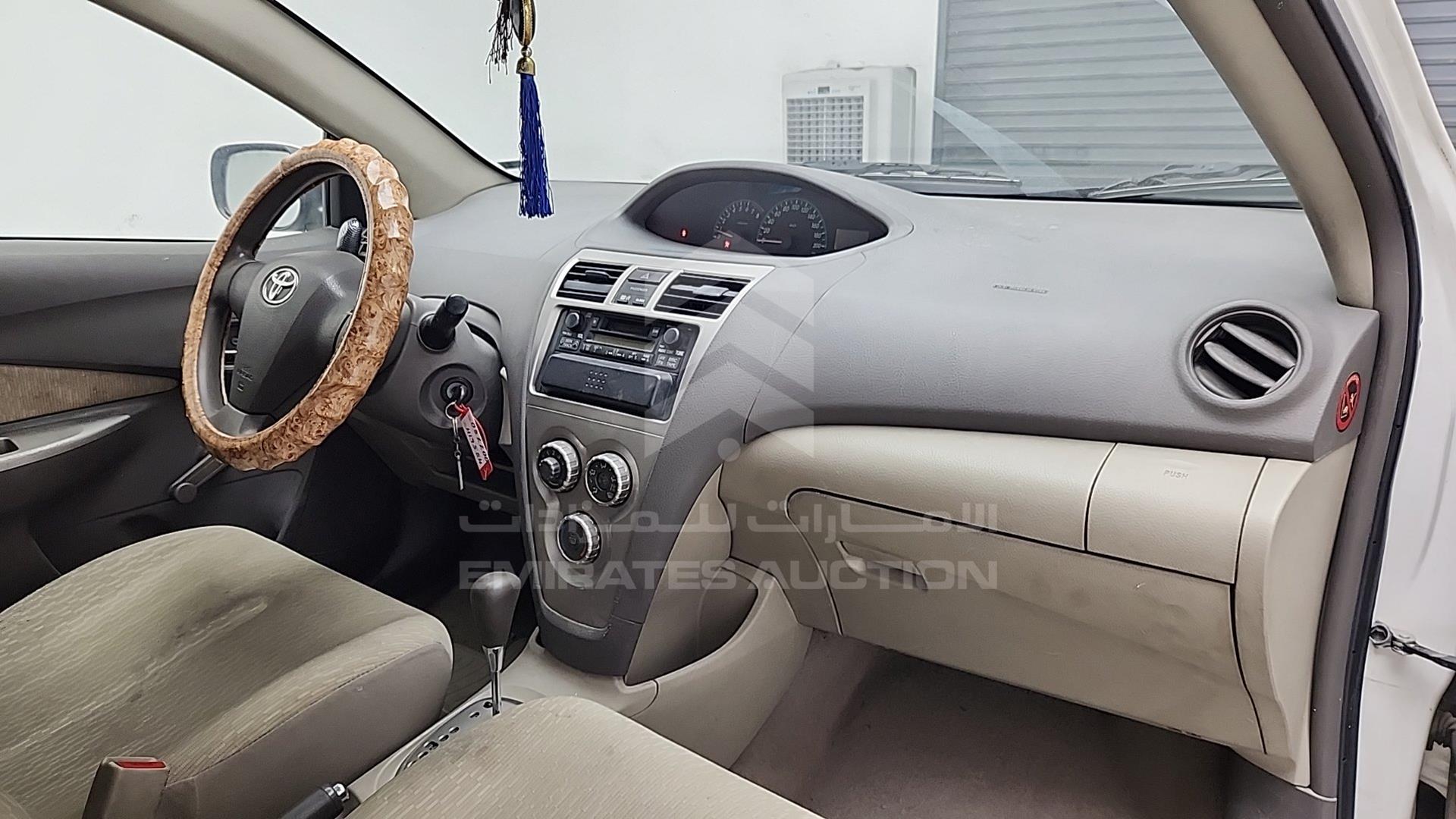 2011 TOYOTA YARIS VIN: JTDBW9234B4052200