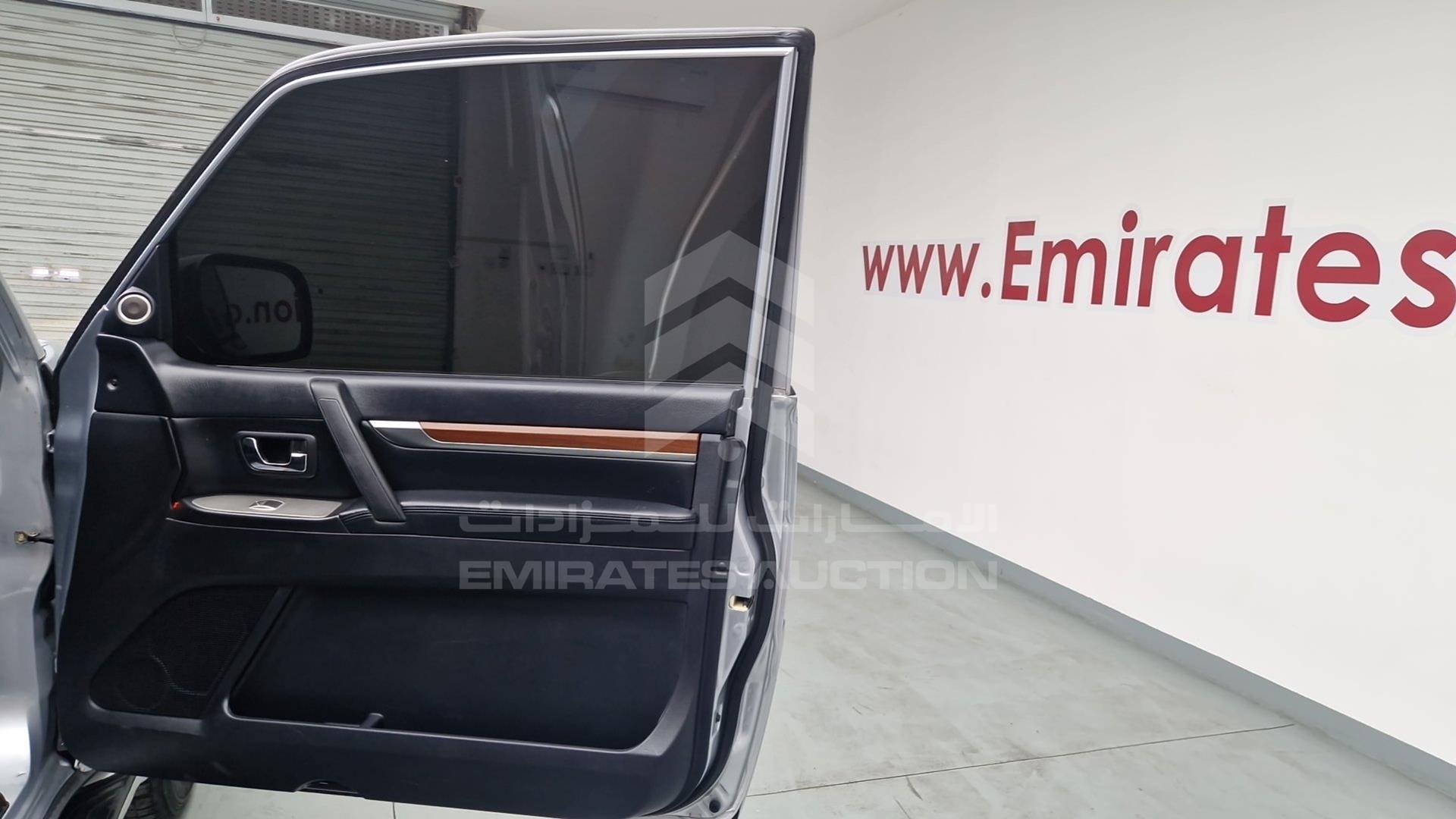 2009 MITSUBISHI PAJERO VIN: JMYMYV87W9J702367