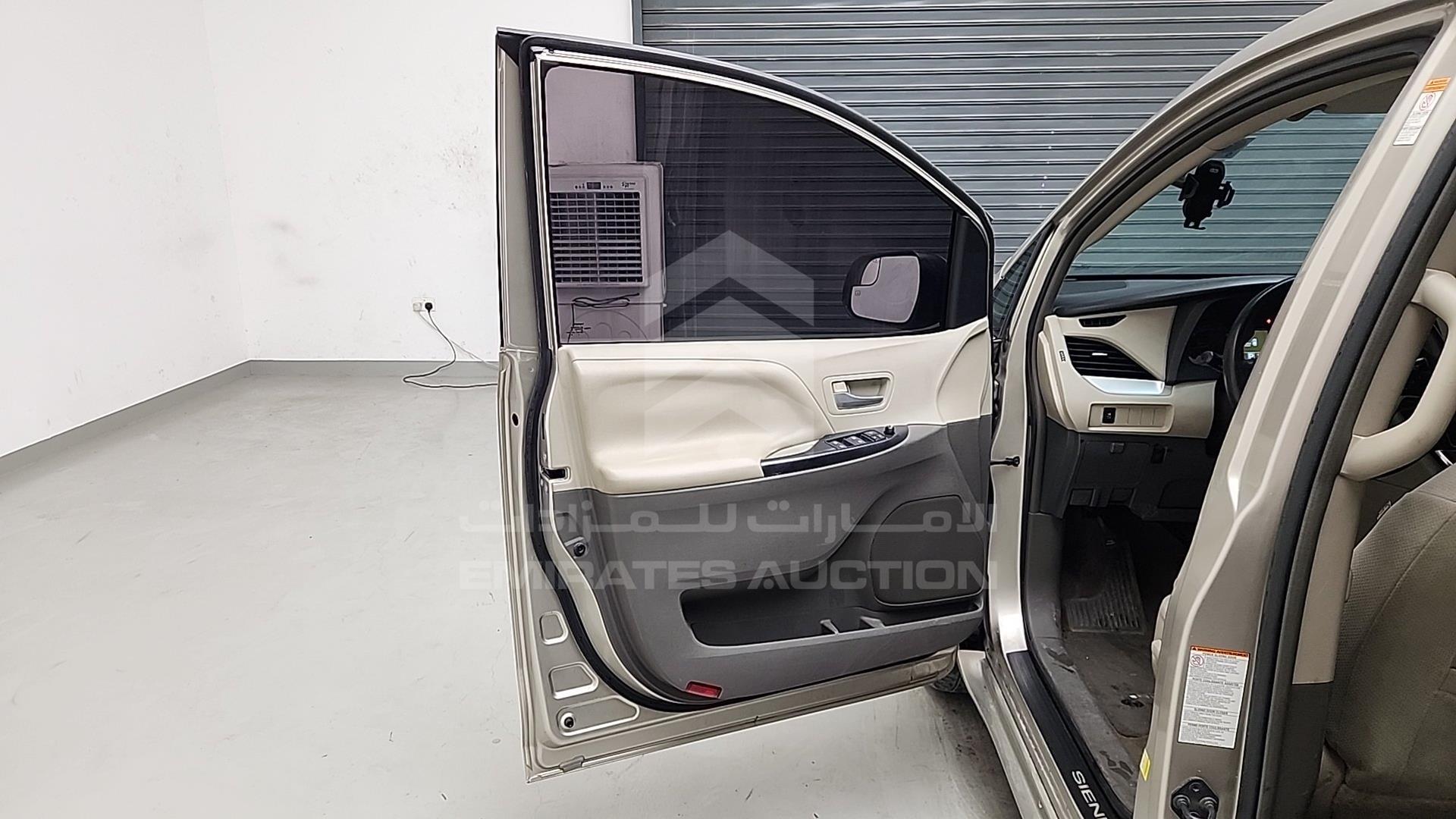 2015 TOYOTA SIENNA VIN: 5TDJK3DC1FS094786