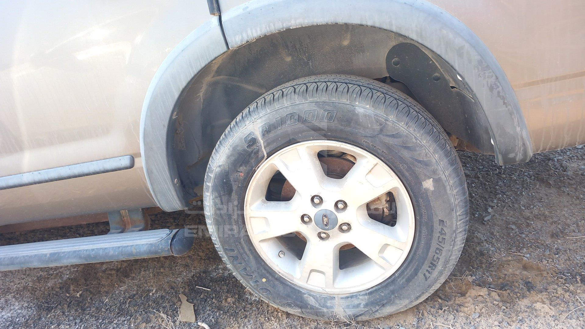 2005 FORD EXPLORER VIN: 1FMZU72EXZA74442