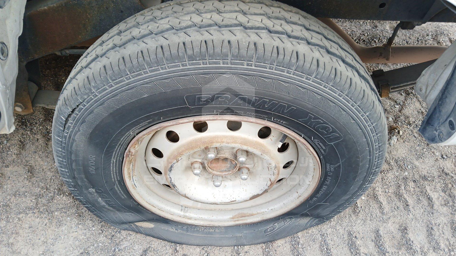 2000 TOYOTA HILUX VIN: JTFEG426010022941