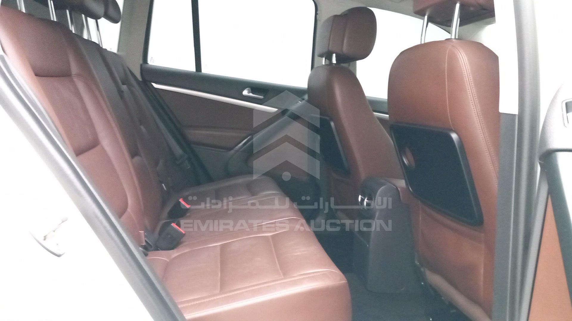 2016 VOLKSWAGEN TIGUAN VIN: WVGDE2AX1GW544858