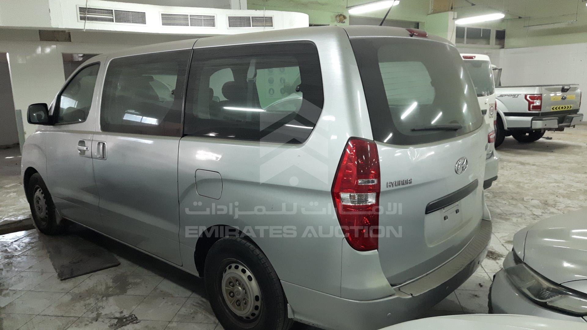 2018 HYUNDAI H1 VIN: KMHWG81RXJU967562
