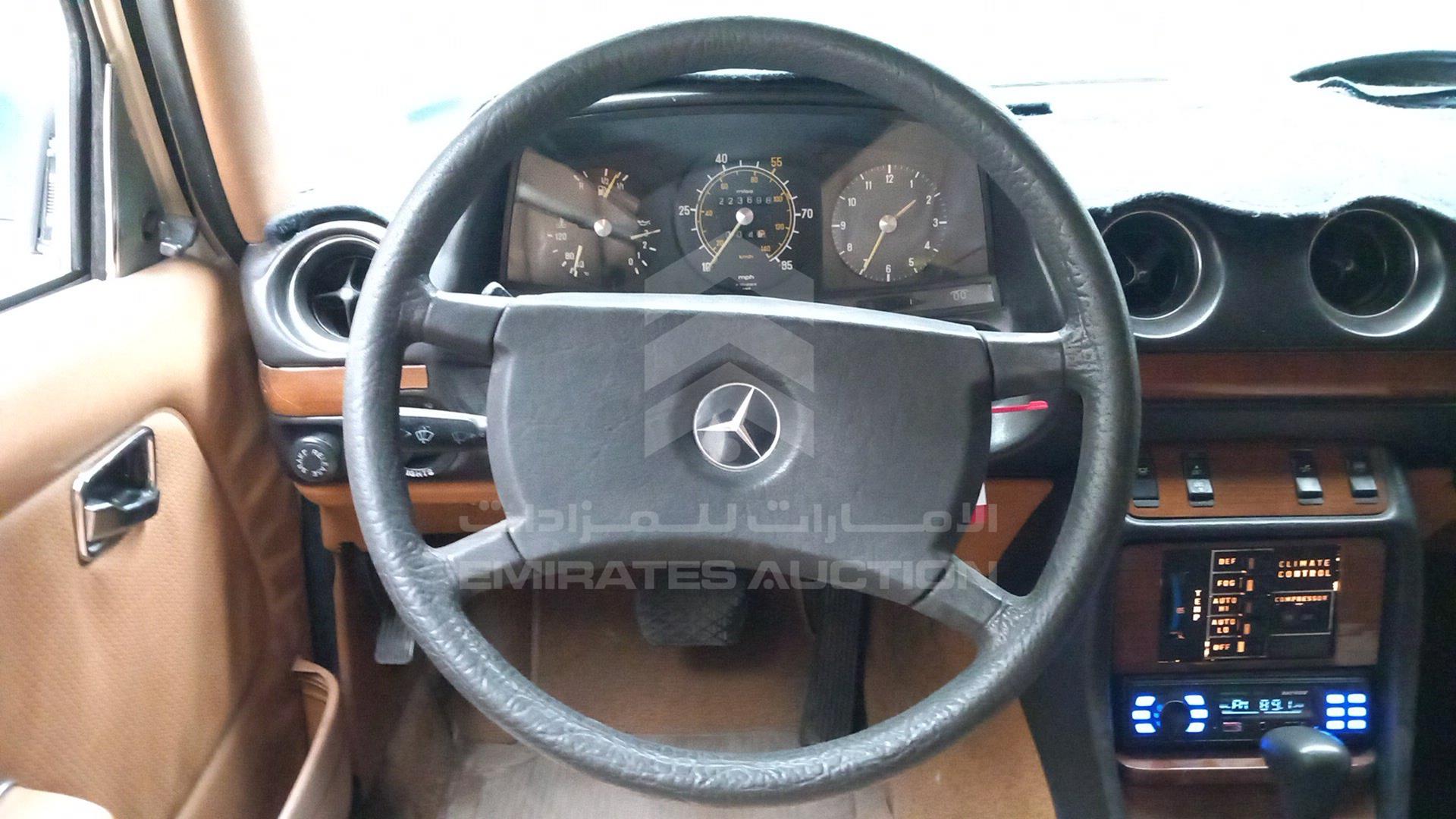 1980 MERCEDES D 300 VIN: WDB12313012183975