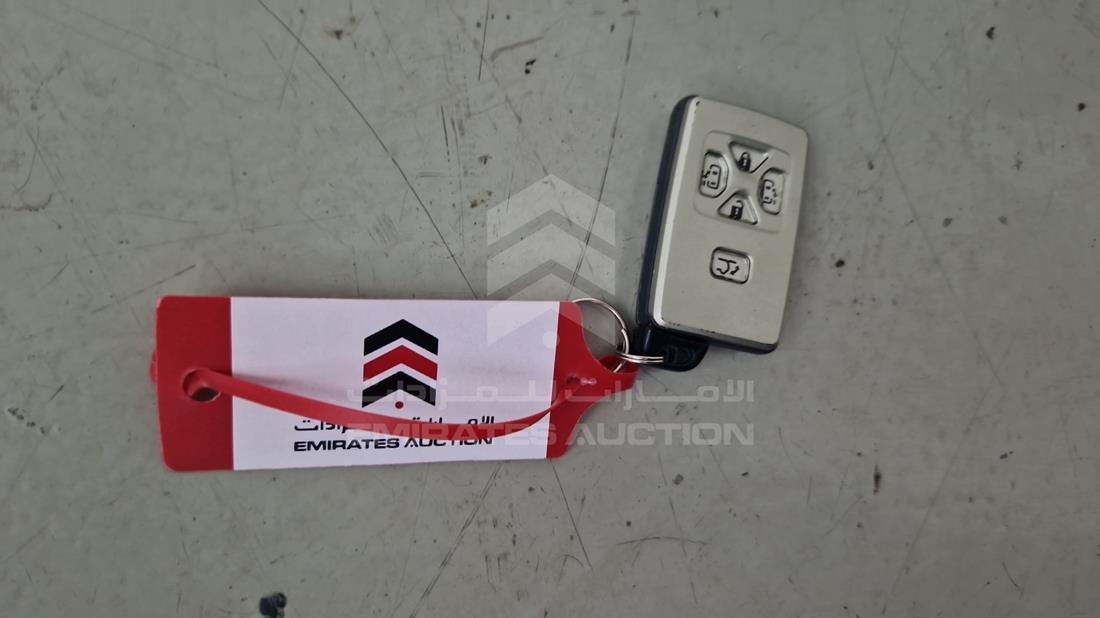 2015 Toyota Previa — Keys — Photo 5