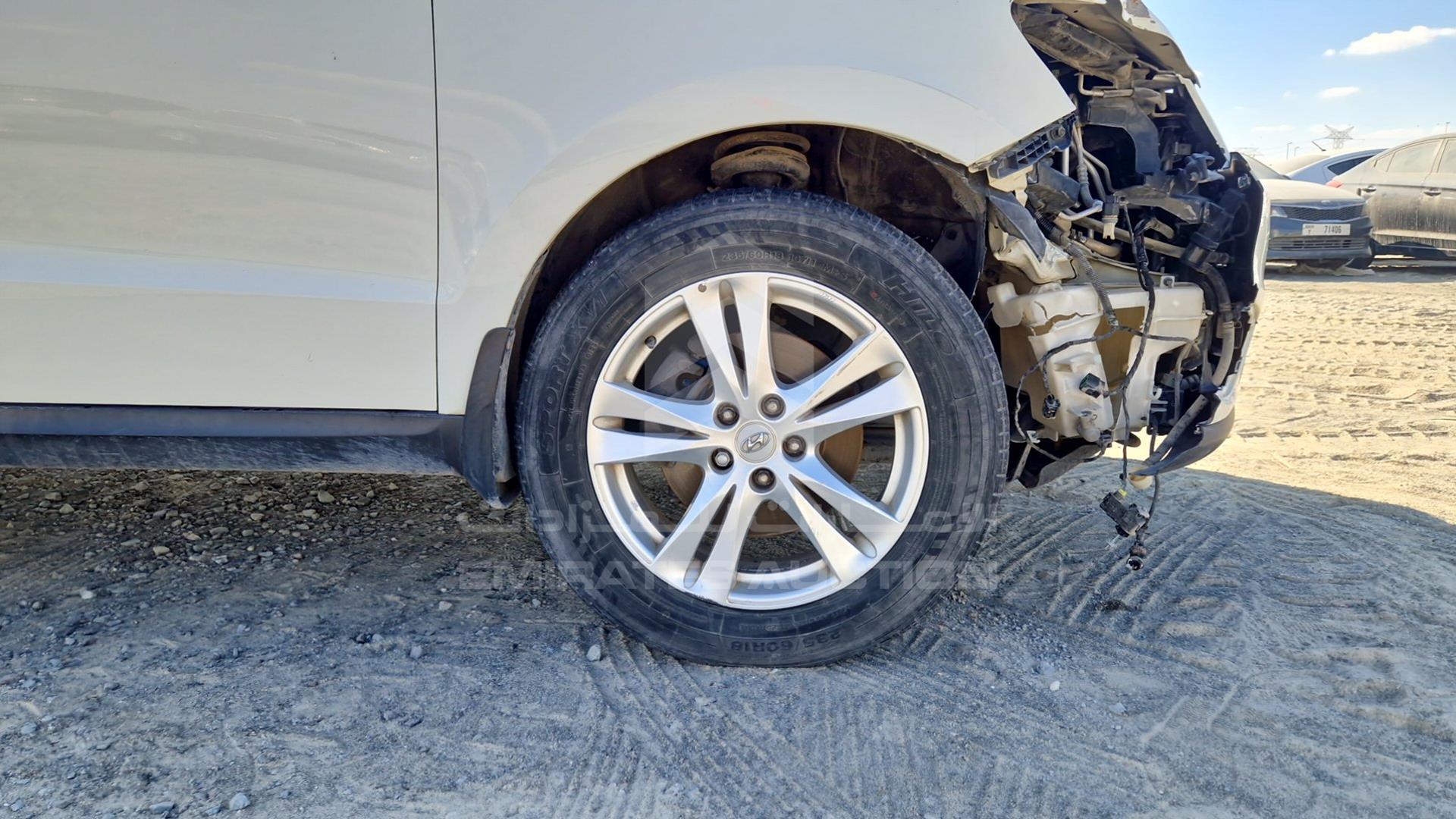 2011 HYUNDAI SANTA FE VIN: KMHSH81G6BU721605