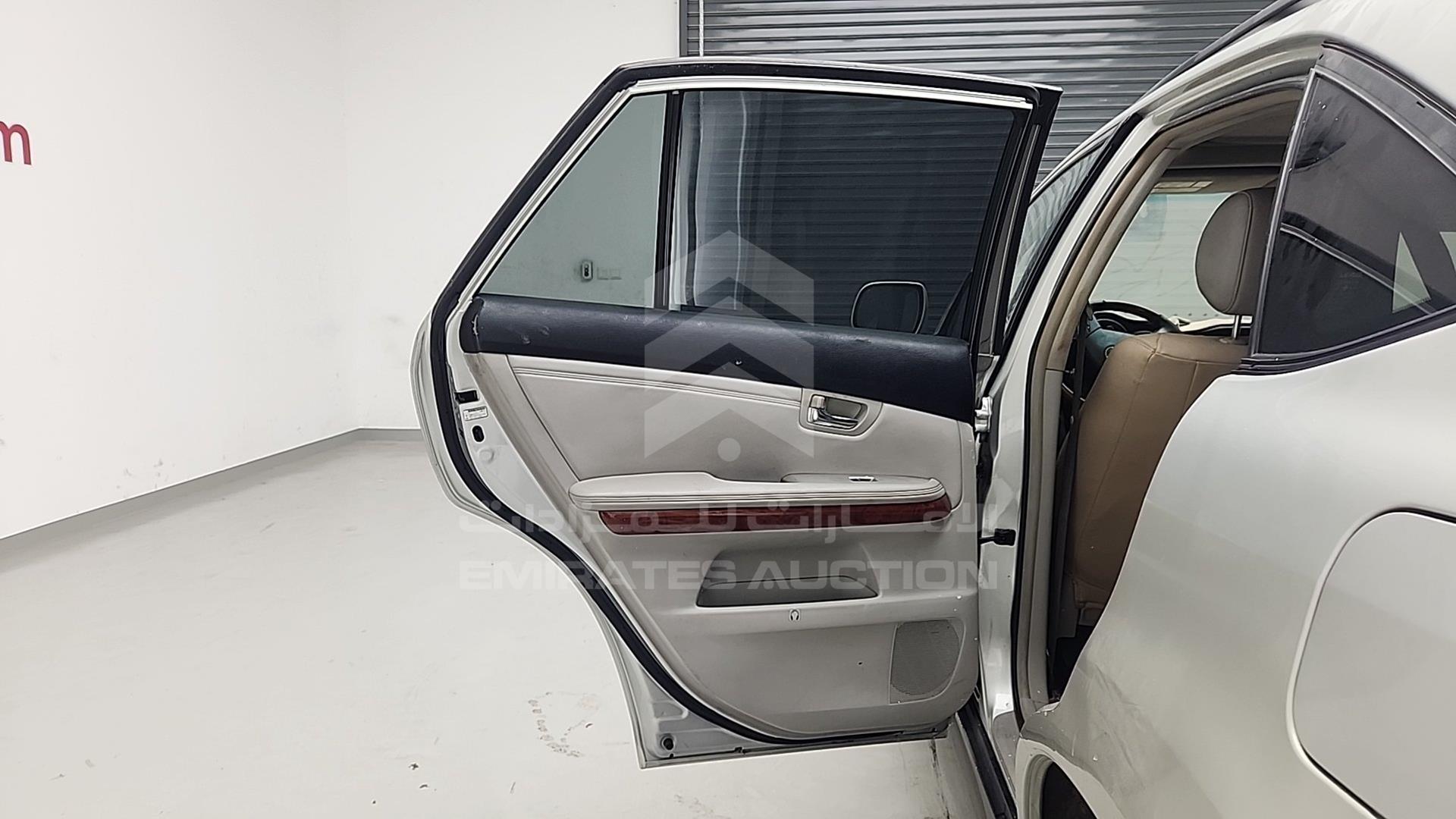 2004 LEXUS RX 330 VIN: JTJGA31U440006112