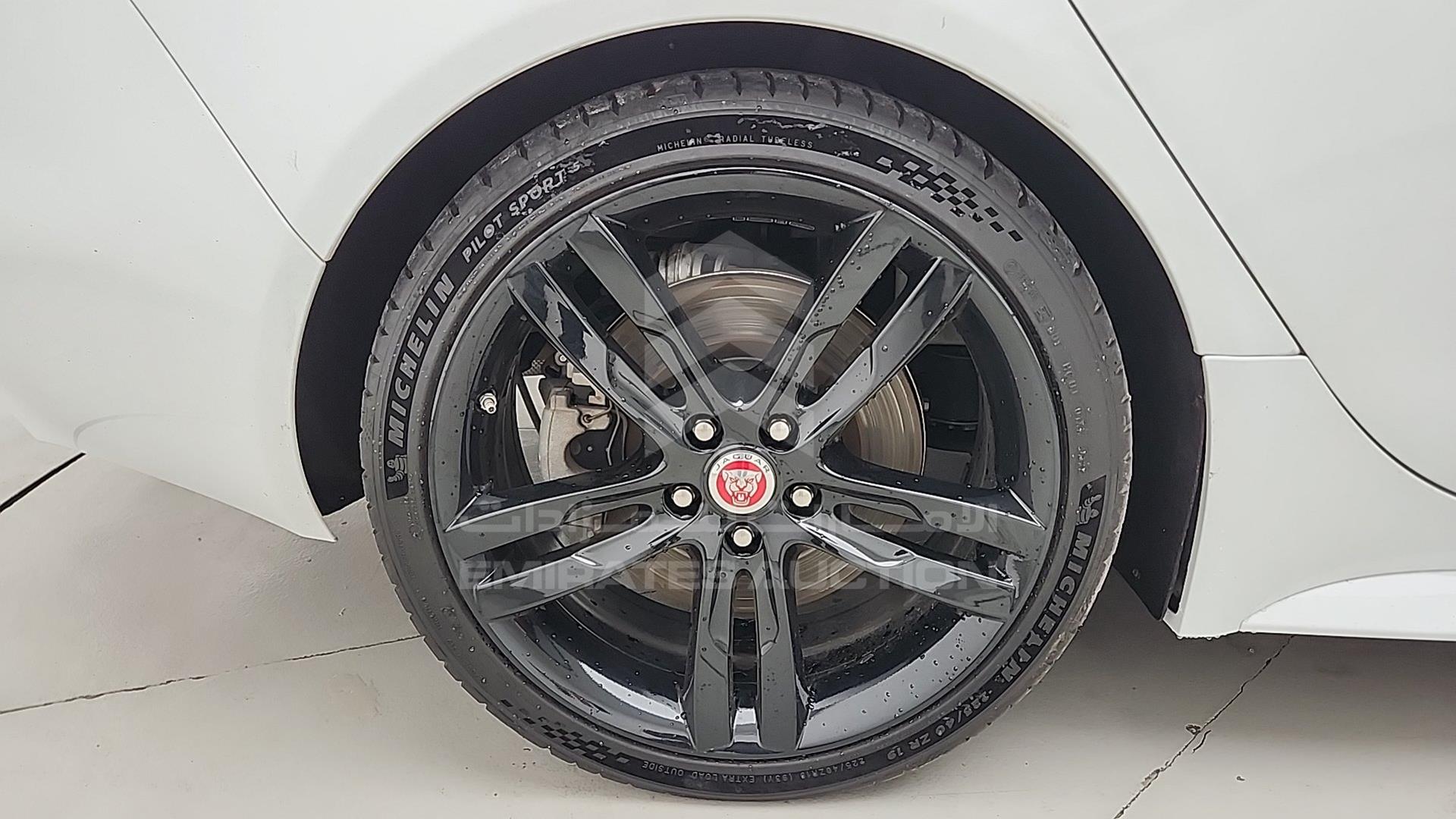 2016 JAGUAR XE VIN: SAJAB4BG8GA924028