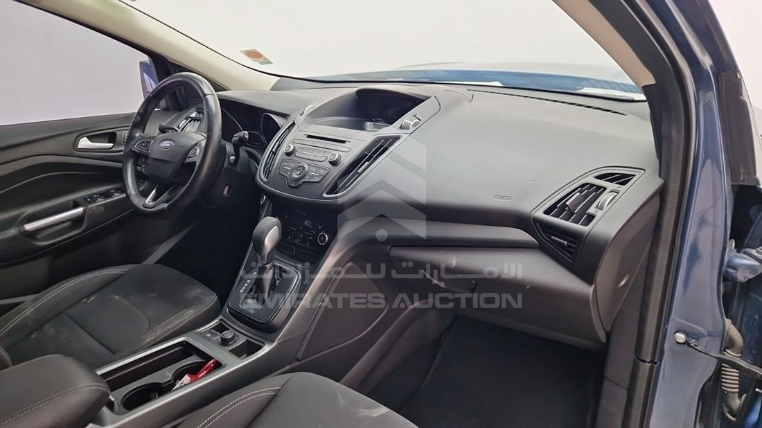 فورد اسكيب 2019 — زاوية واجهة الراكب الأمامي الأيمن — صورة 27