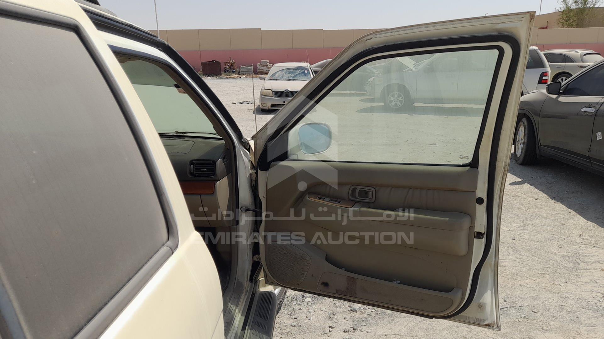2001 INFINITI QX4 VIN: JNRDR09X91W203913