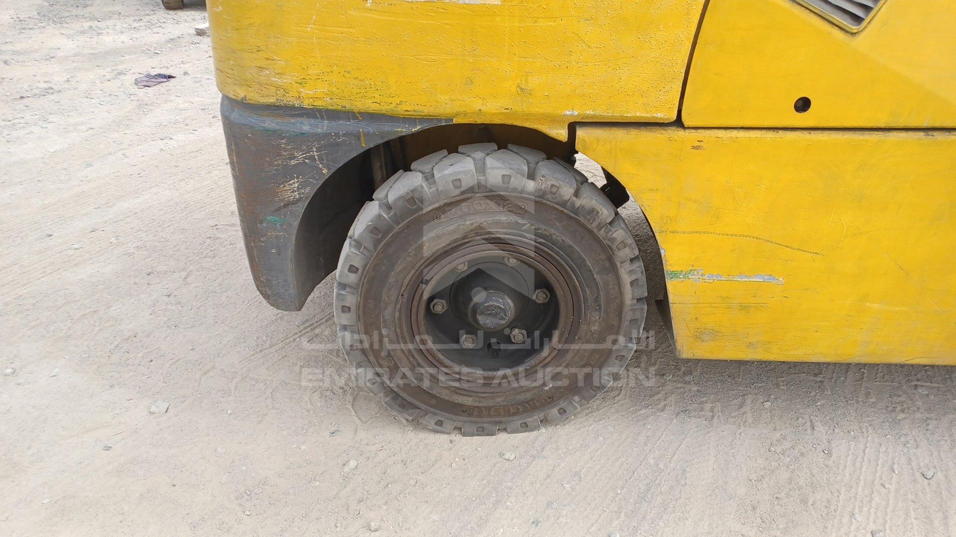 2016 KOMATSU FORKLIFT VIN: M252138087