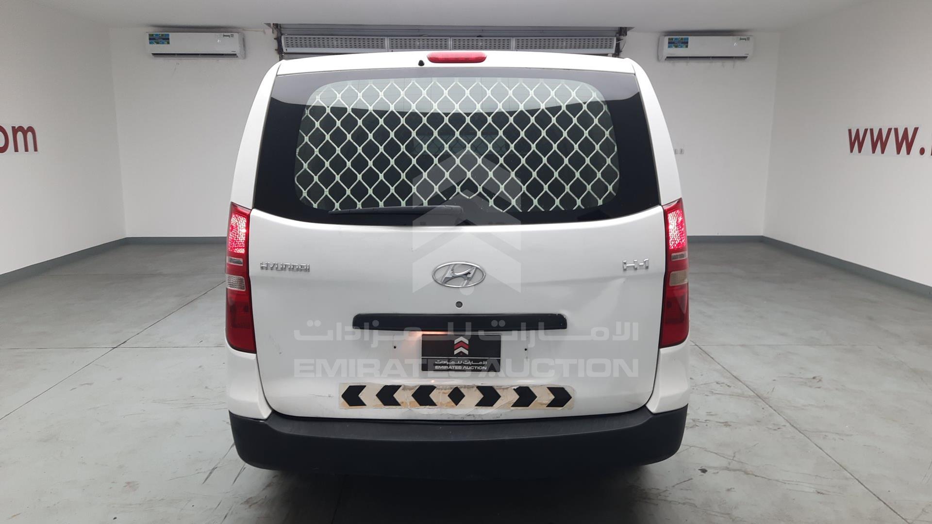 2016 HYUNDAI H1 VIN: KMHWG81R9GU756295
