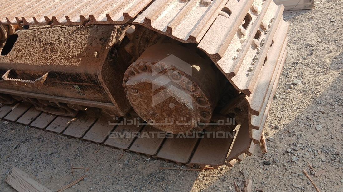 Caterpillar 330DL — Front Right Tyre — Photo 21