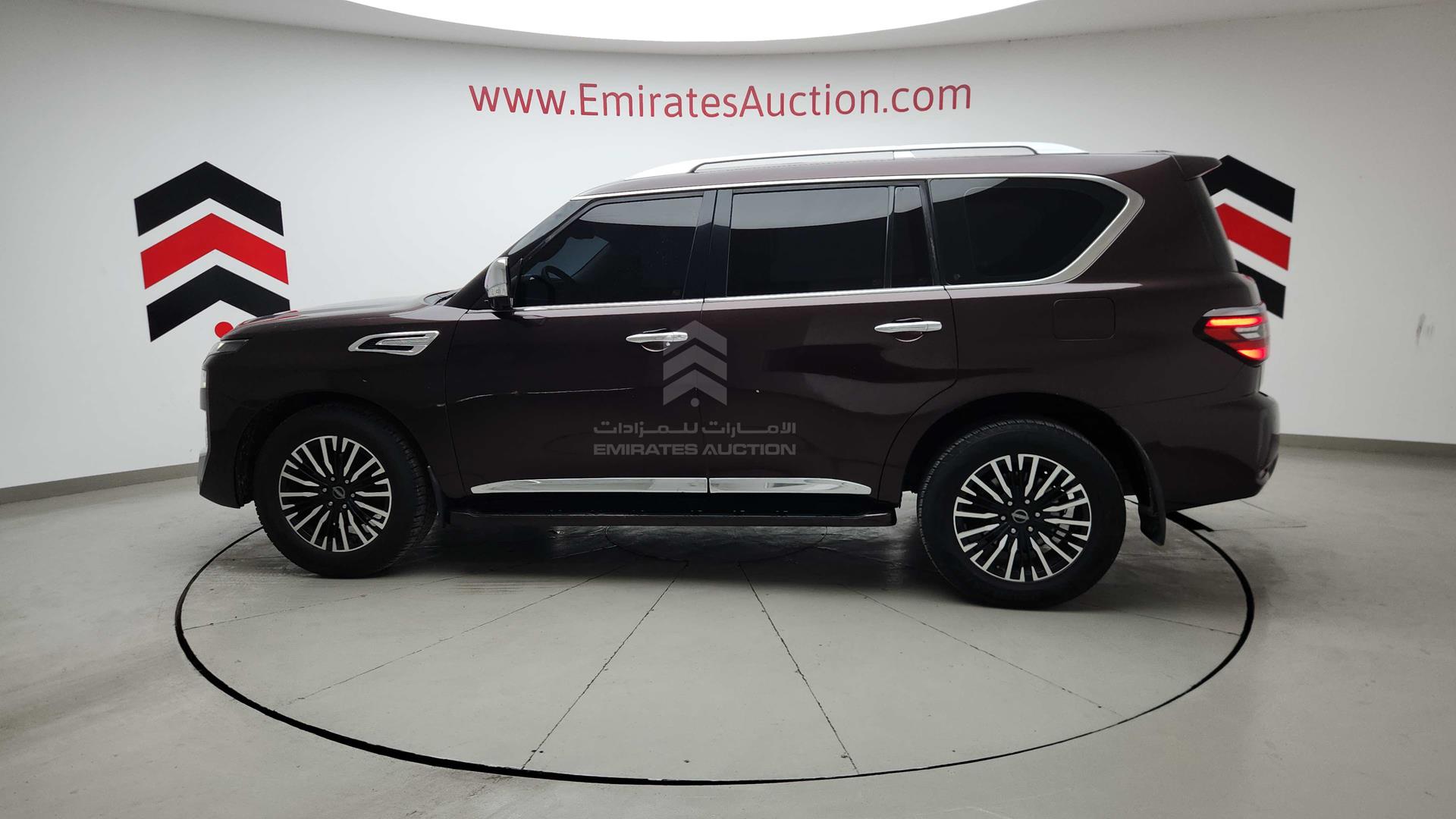 2011 INFINITI QX56 VIN: JNRAZ25Y0B9000342
