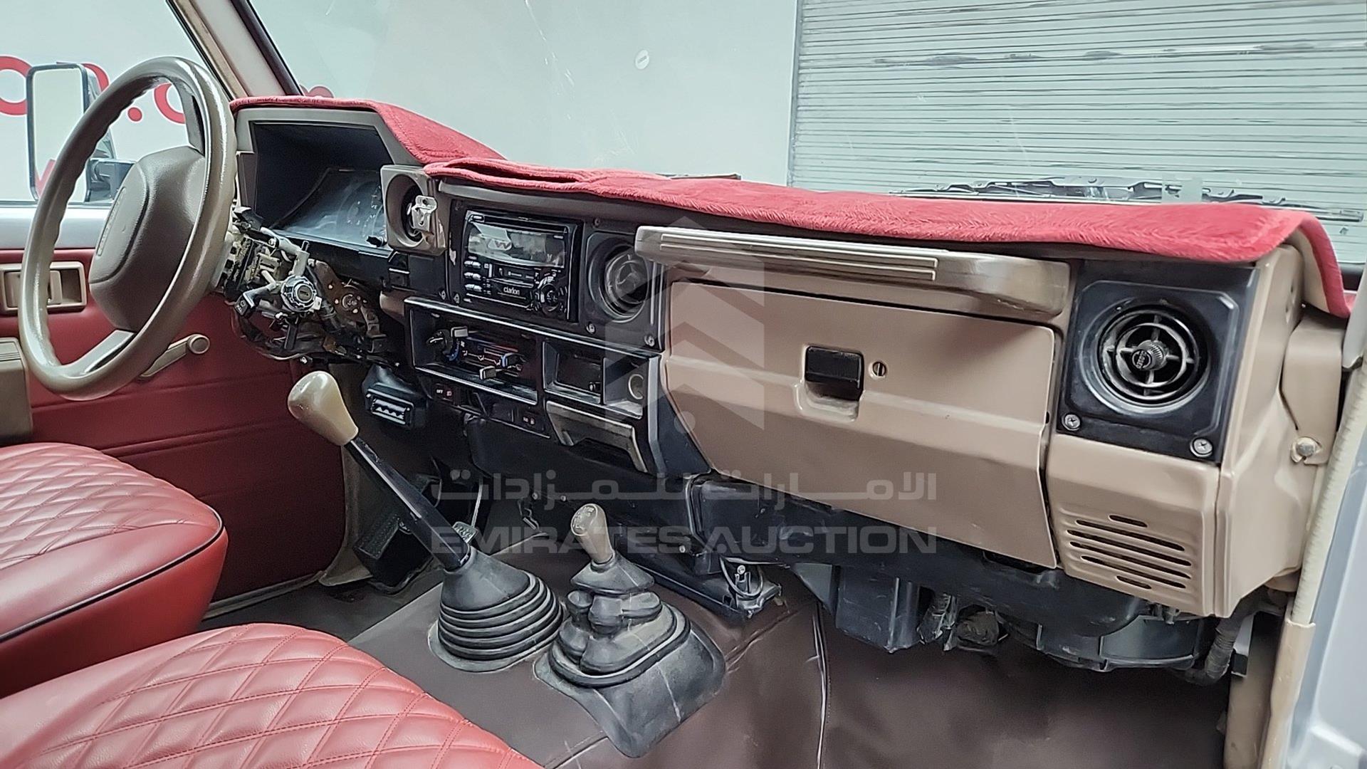 2009 TOYOTA LAND CRUISER VIN: JTFLJ71J198018409