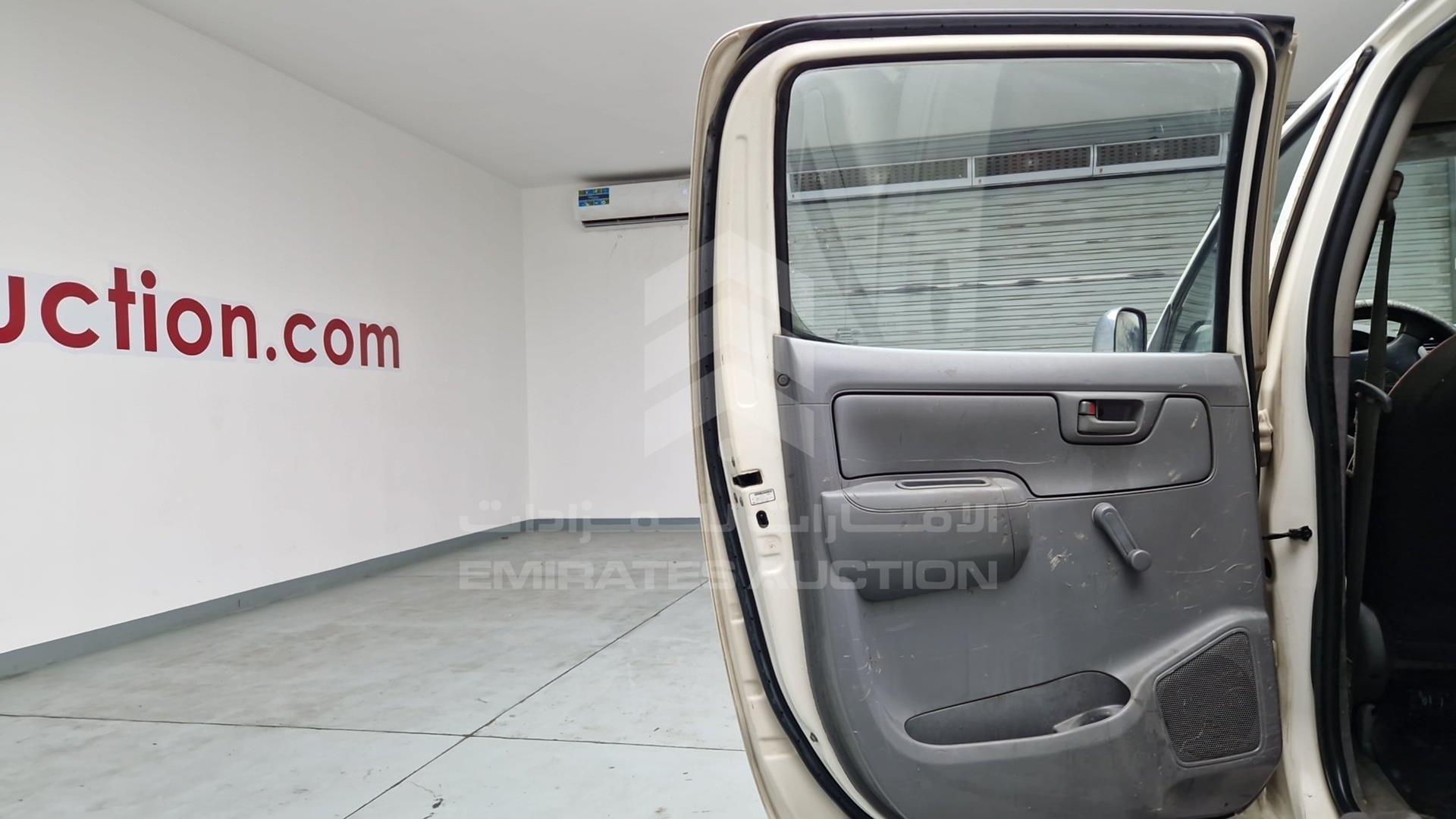 2007 TOYOTA HILUX VIN: MR0EW12G772009704