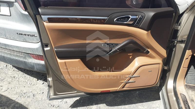 WP1ZZZ92ZFLA58456 Auction: EmiratesAuction Lot: 409142 WP1ZZZ92ZFLA58456 Porsche Cayenne S 2015 GOLD Photo 11