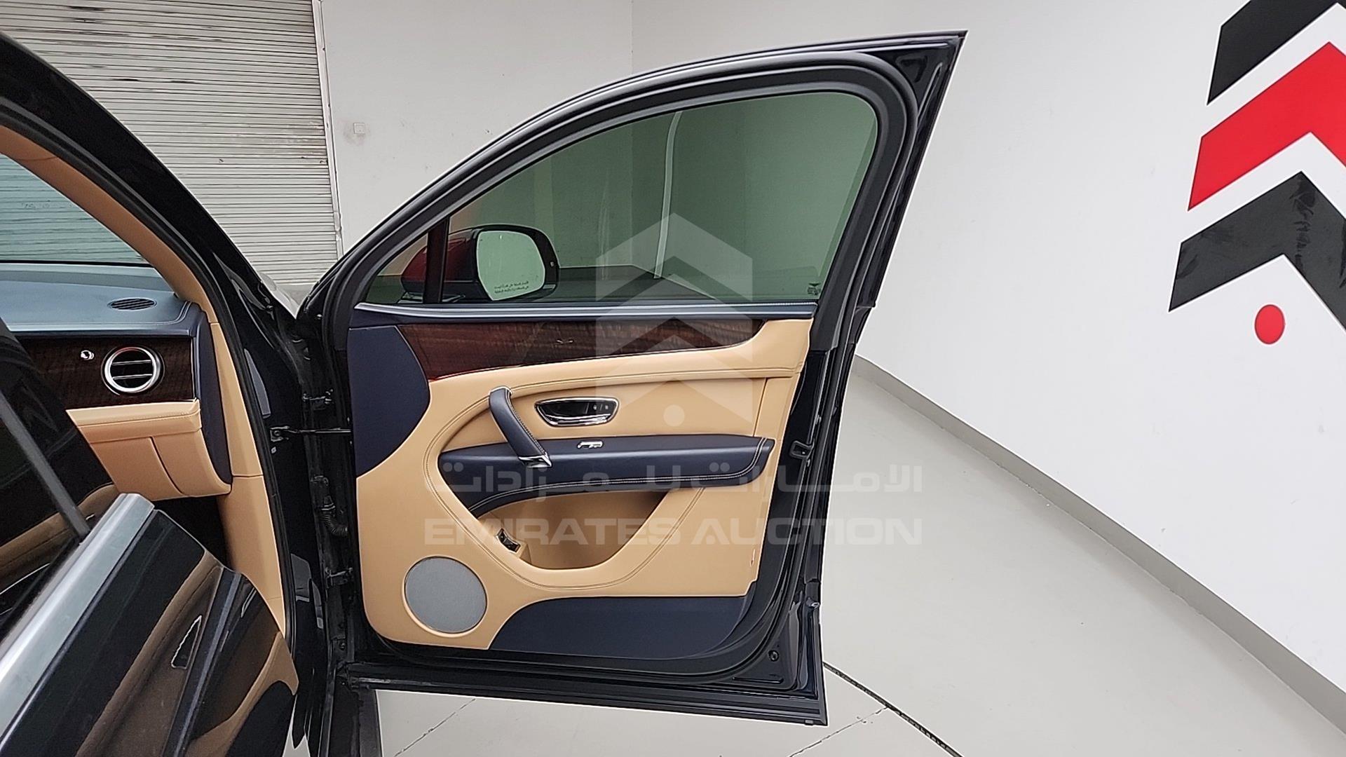 2020 BENTLEY BENTAYGA VIN: SJAAL1ZV6LC030267