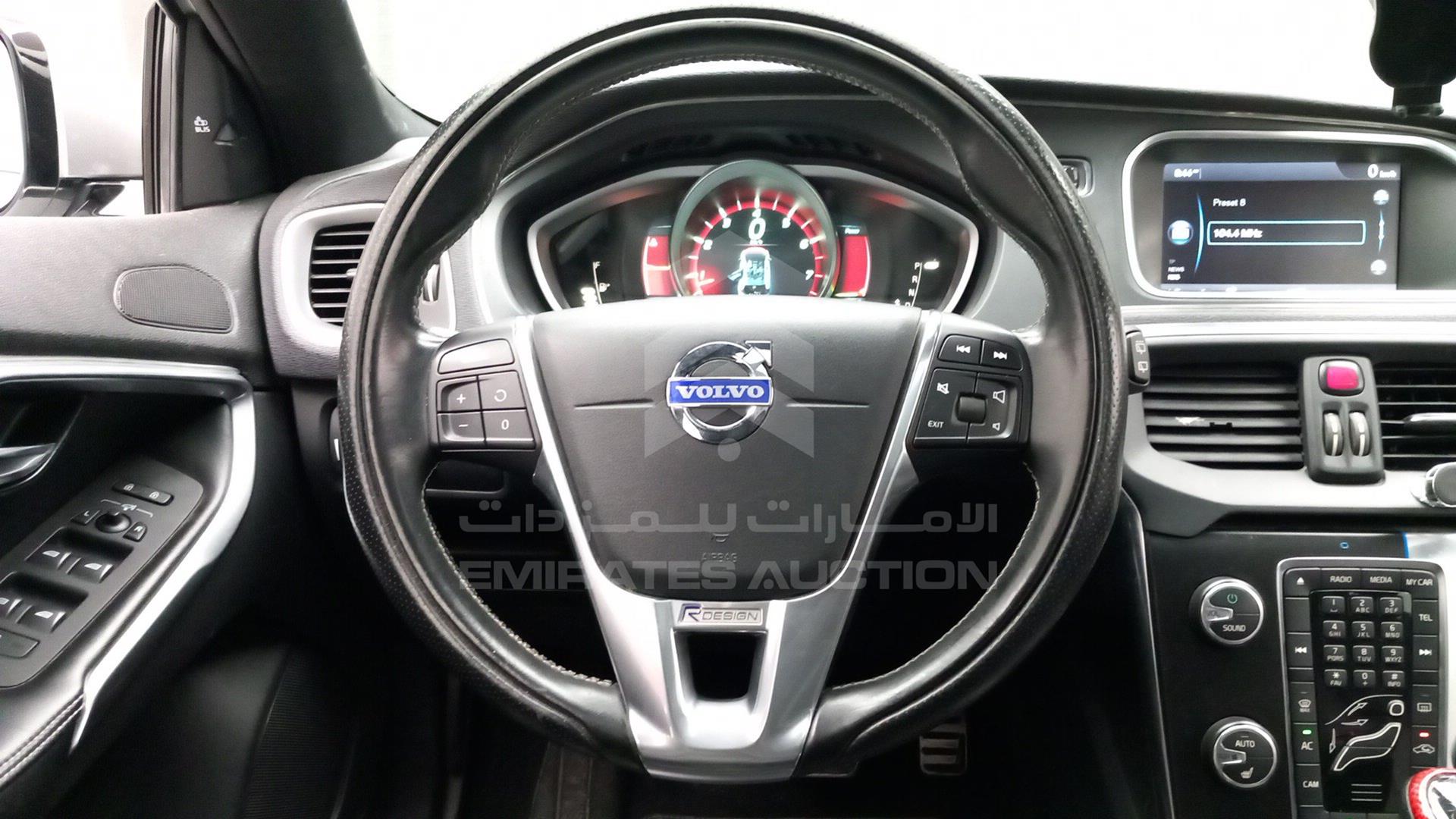 2014 VOLVO V40 VIN: YV1635MV8E2123328