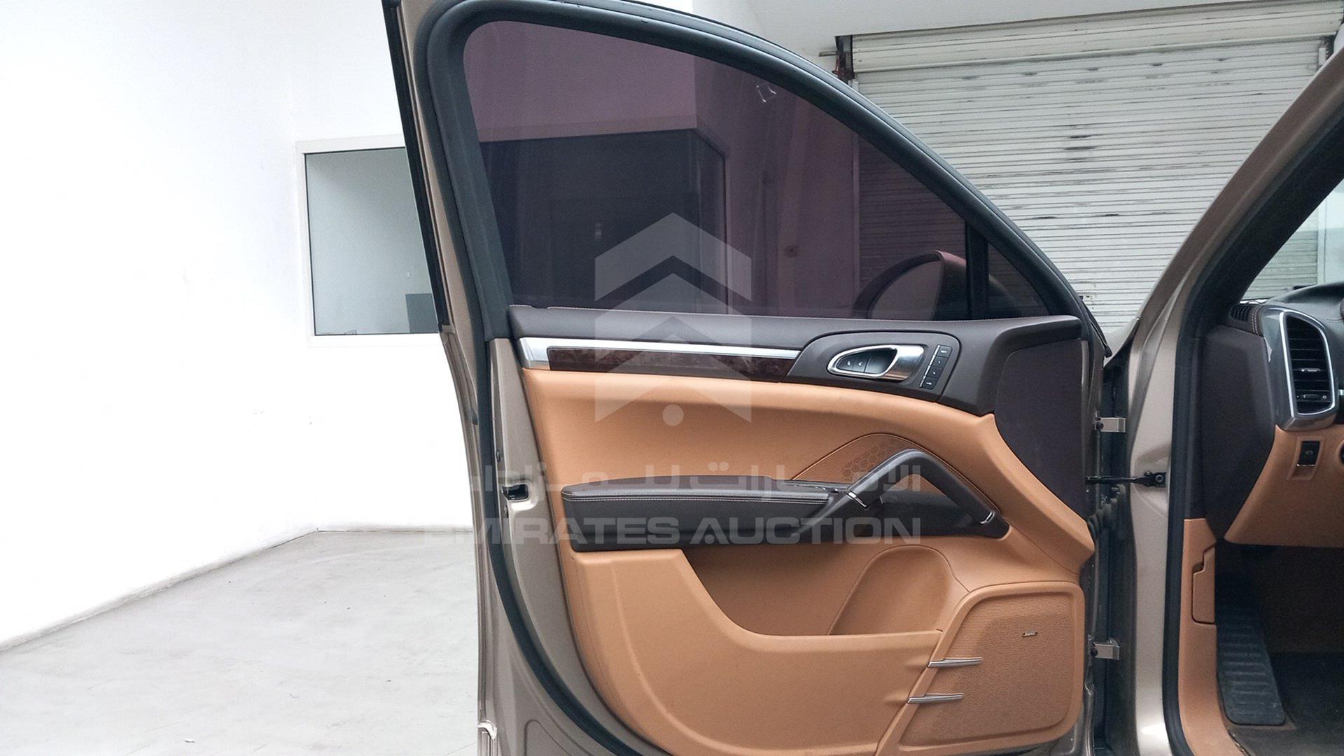 2016 PORSCHE CAYENNE VIN: WP1ZZZ92ZGLA72112