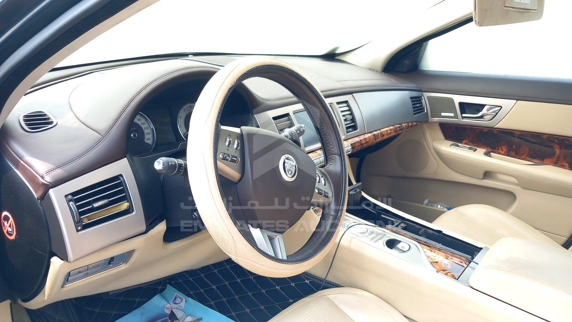 SAJAA06F09HR26198 - 2009 Jaguar XF - #429401