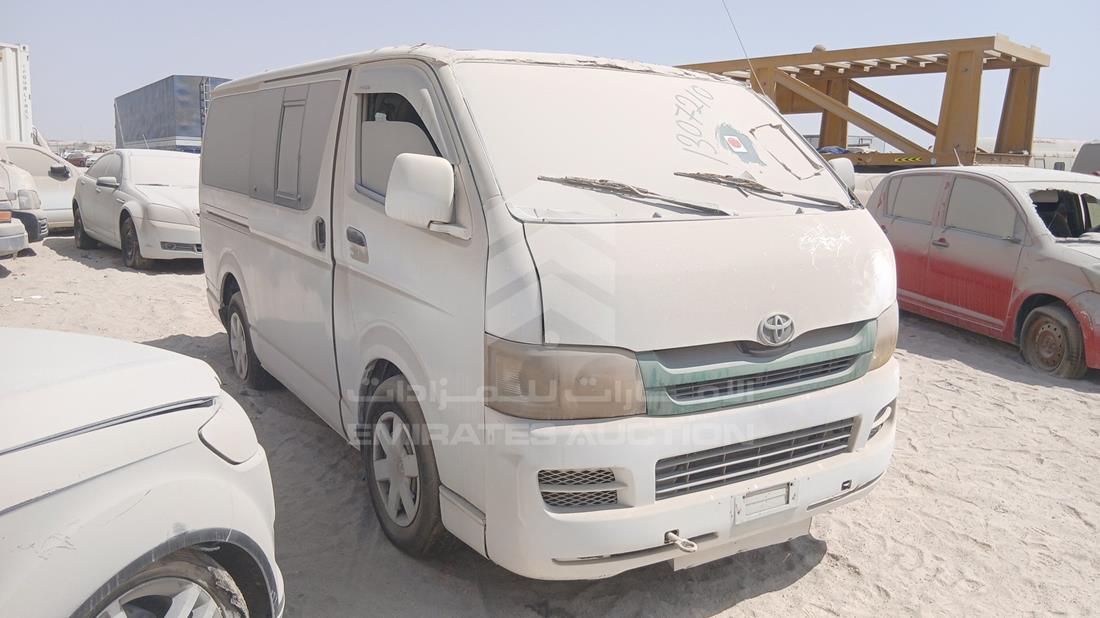 2005 Toyota Hiace — Front Right Angle — Photo 9