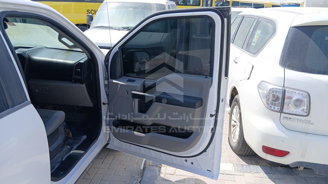 فورد اف 150 2019 — الباب الأمامي الأيمن — صورة 28