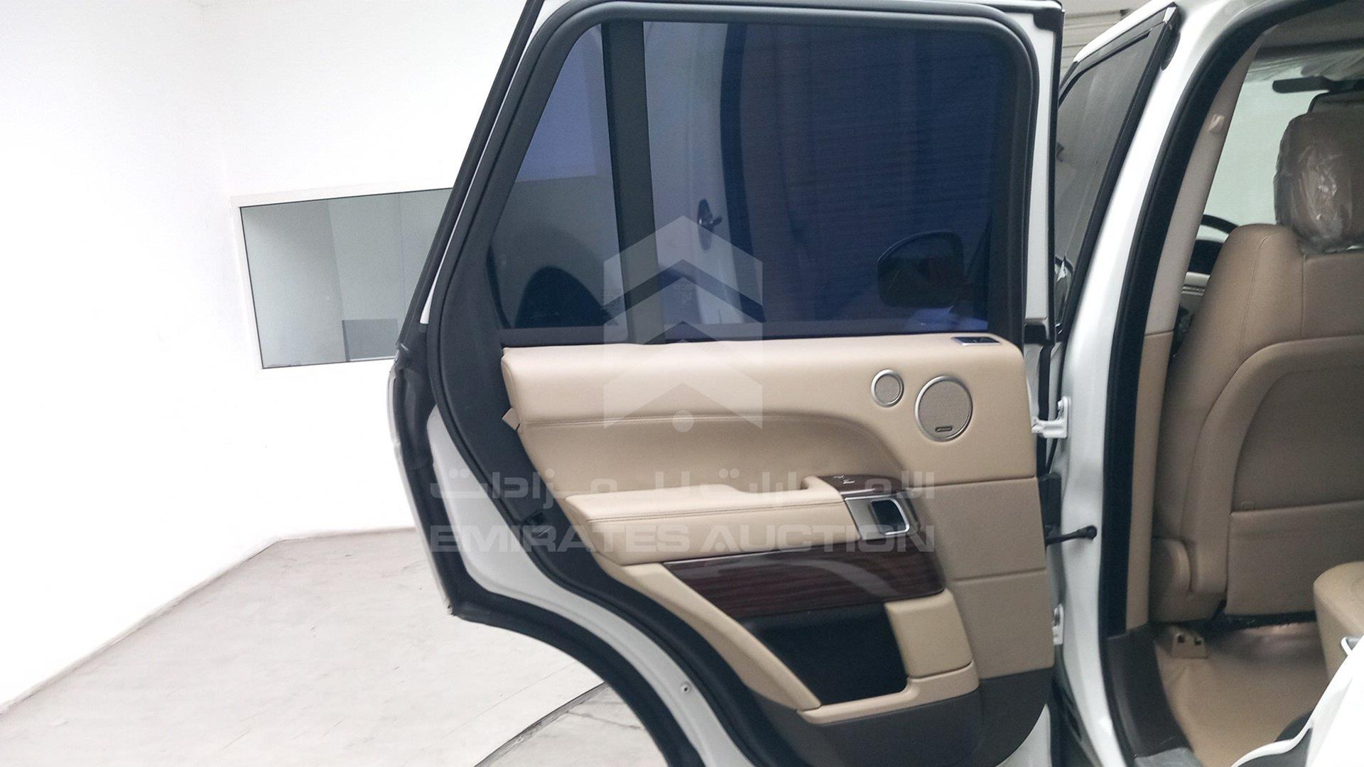 2014 RANGE ROVER VOGUE VIN: SALGA2DF6EA132437