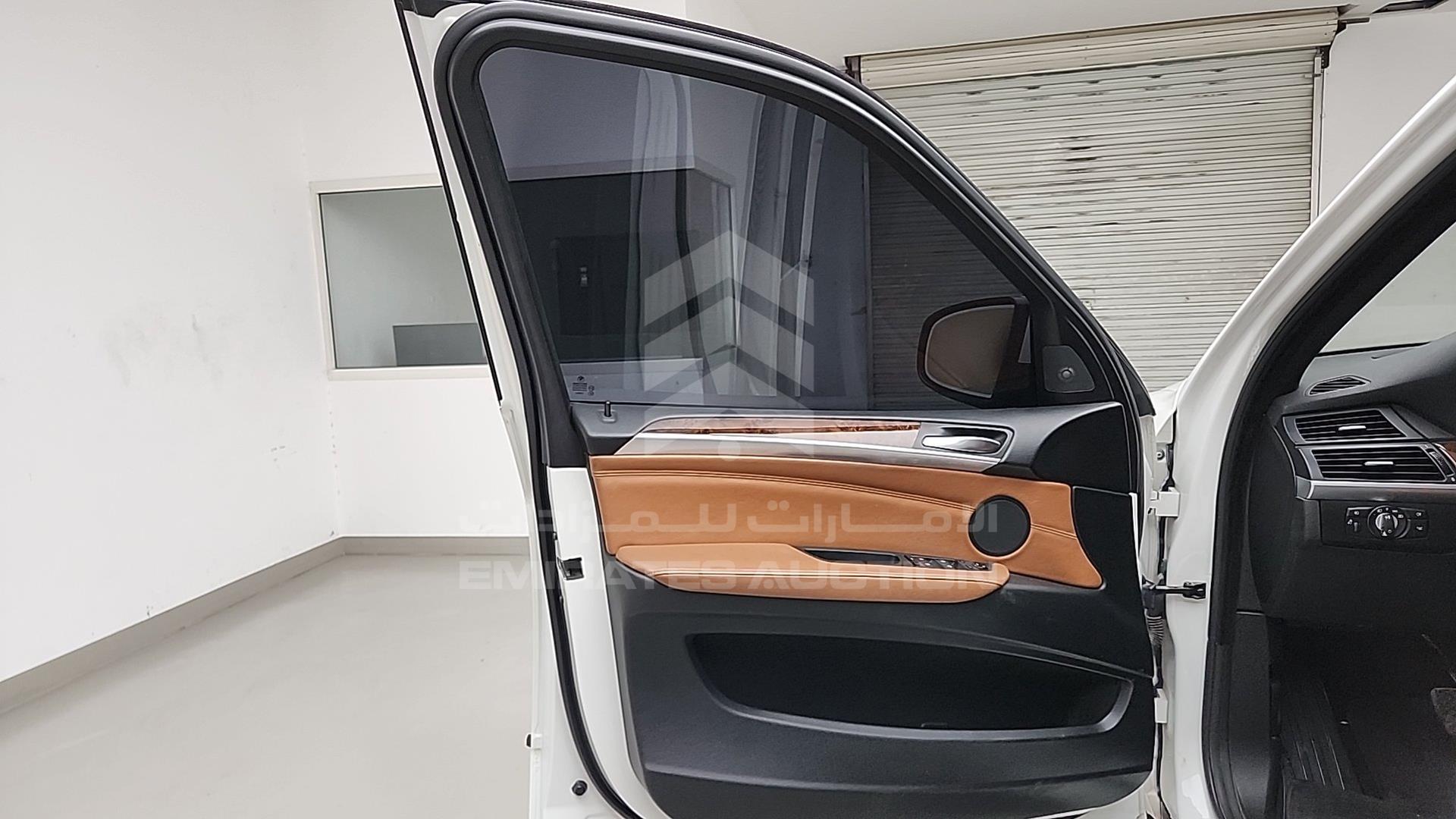 2008 BMW X5 VIN: WBAFE81028L092731