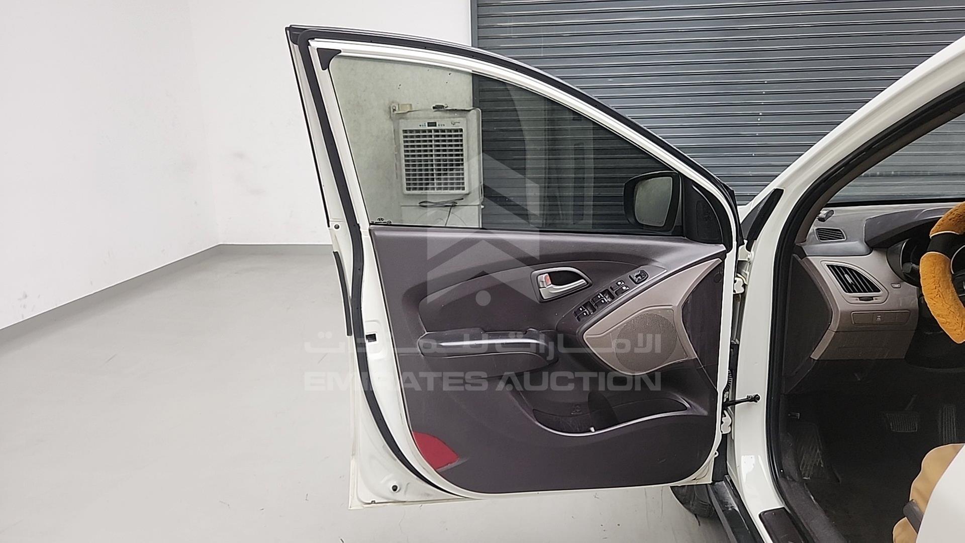 2011 HYUNDAI TUCSON VIN: KMHJT81B9BU132594