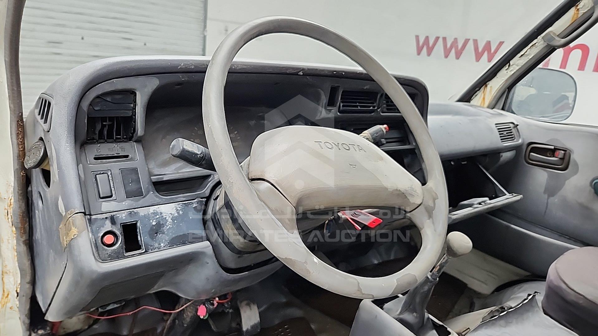 1996 TOYOTA HIACE VIN: RZH1150002393