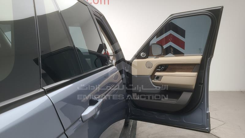SALGA2BV6JA380966 Auction: EmiratesAuction Lot: 405807 SALGA2BV6JA380966 Range Rover Vogue SE 2018 BLUE Photo 37