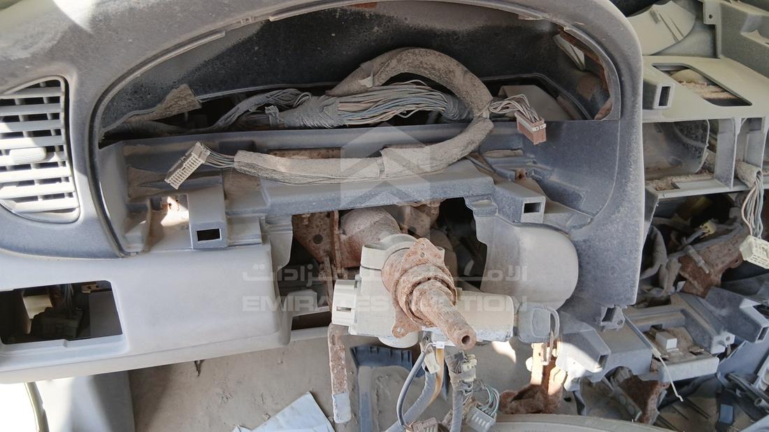 2001 Nissan Sunny — Steering & Mounted Controls — Photo 12