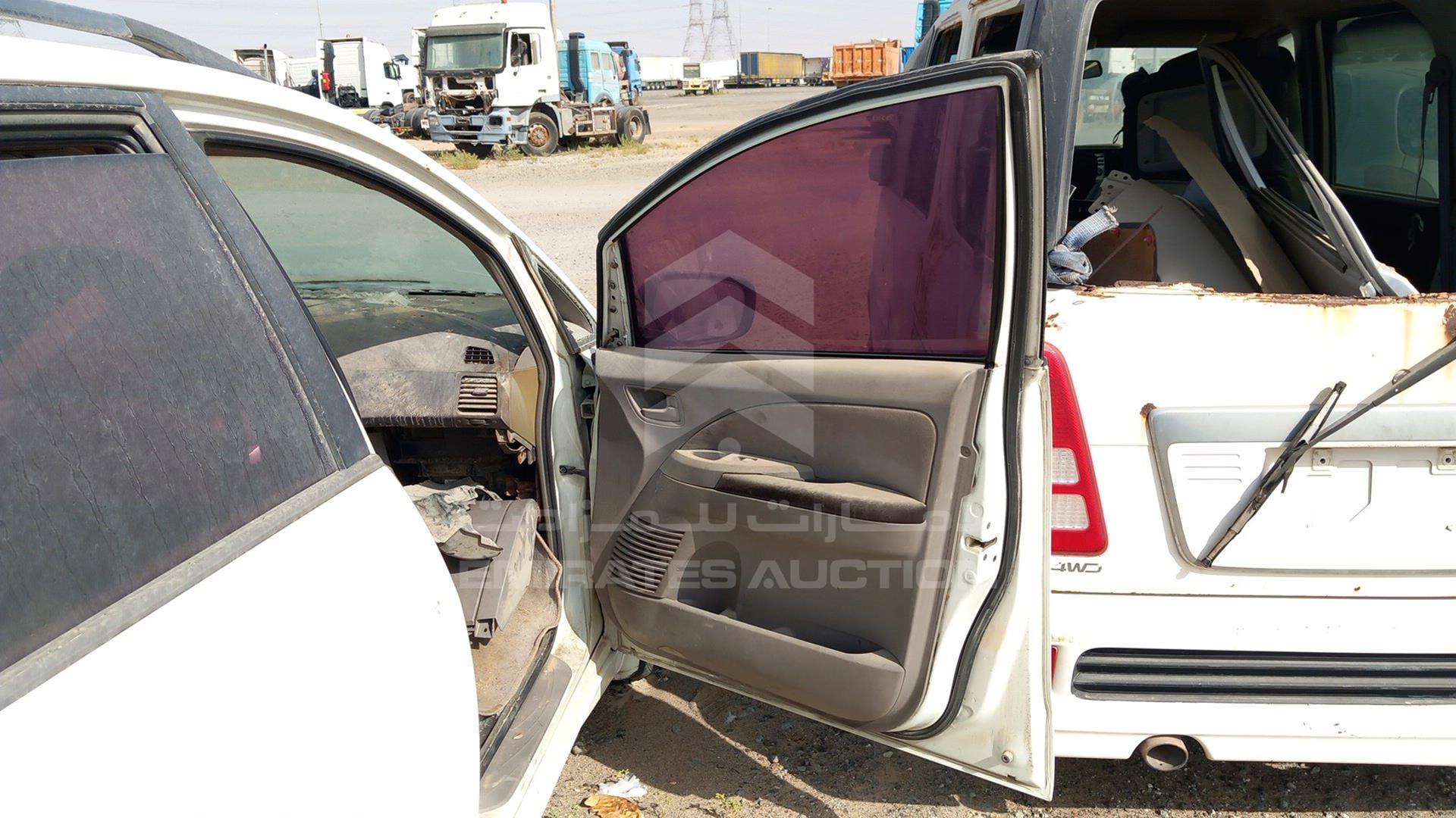 2005 MITSUBISHI GRANDIS VIN: JMYLRNA4W5Z703642