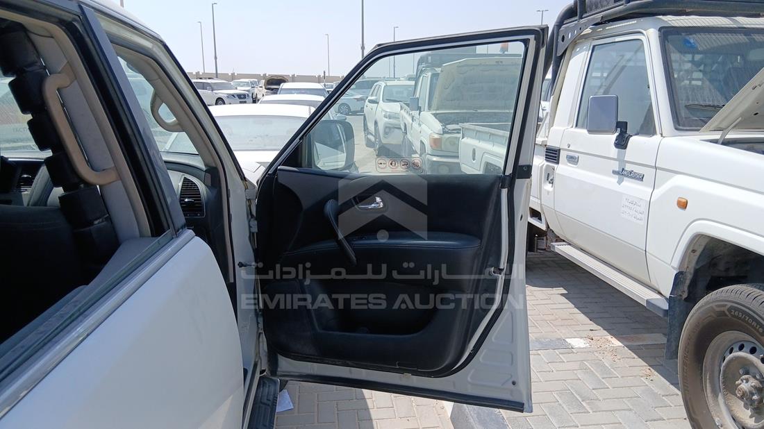 نيسان باترول 2019 — الباب الأمامي الأيمن — صورة 25