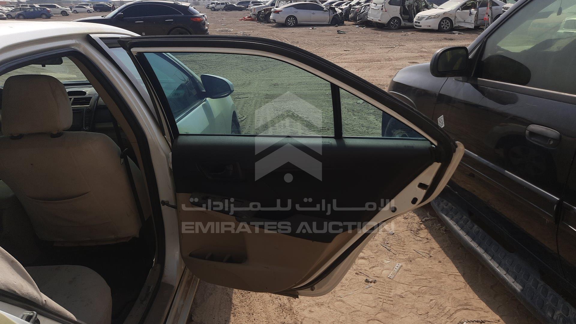 2015 TOYOTA --- VIN: 6T1BF9FK7FX585549