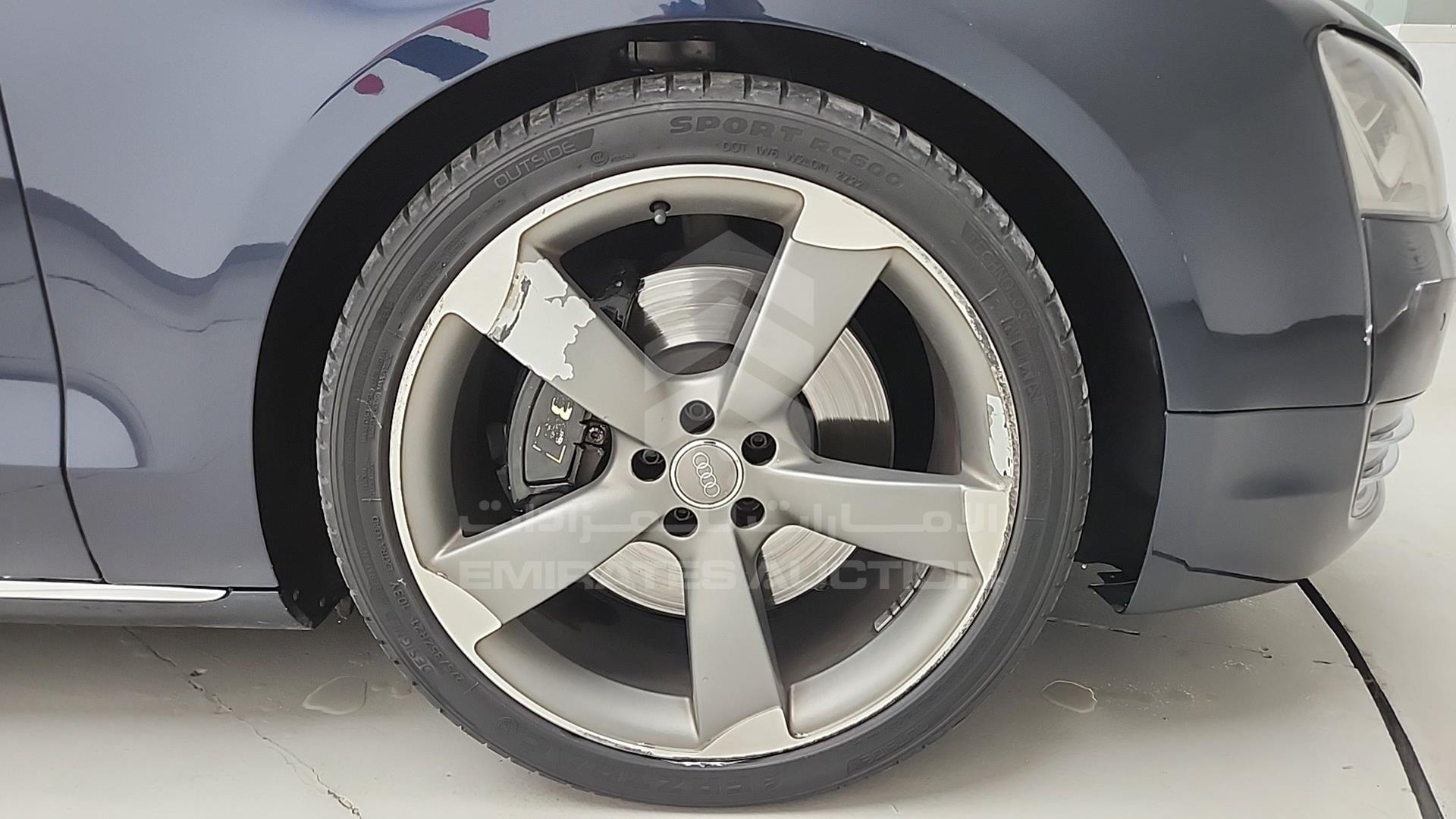 2012 AUDI A8 VIN: WAURVB4H8CN000577