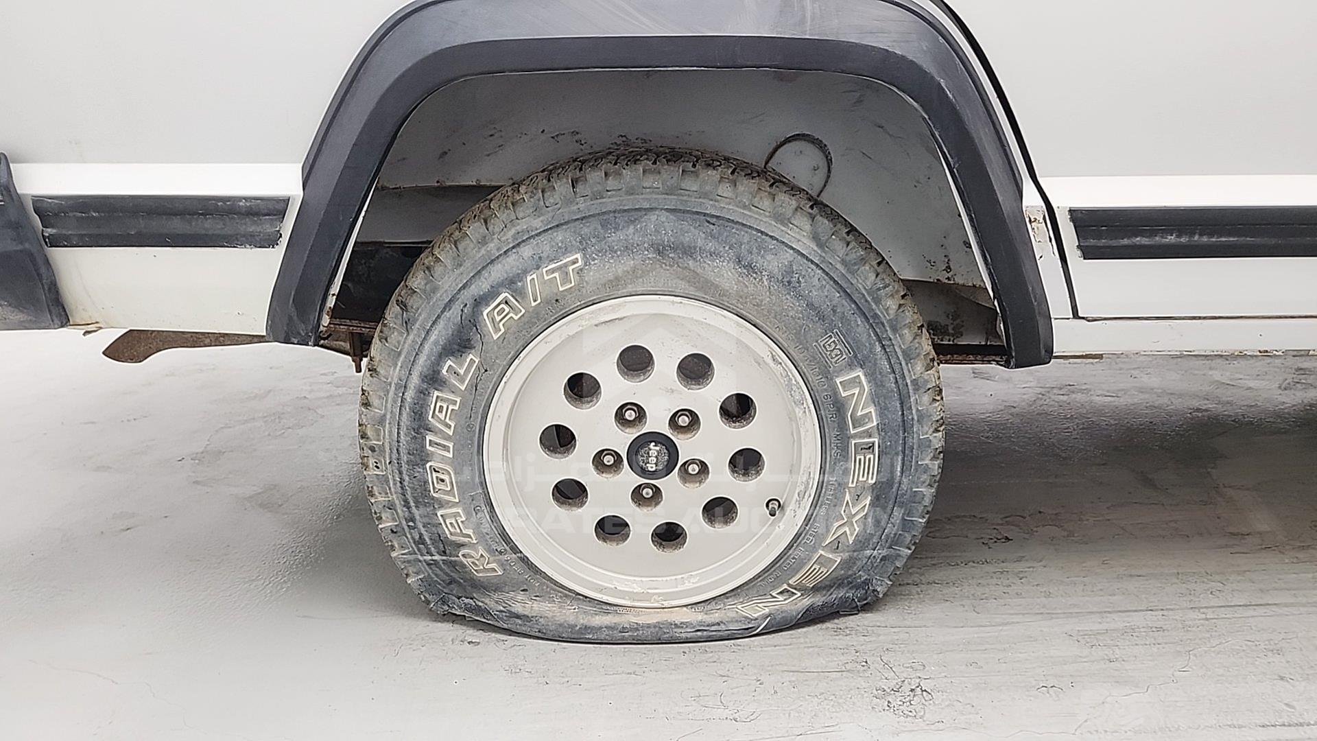 1994 JEEP CHEROKEE VIN: 1J4FJ28V1RL117420