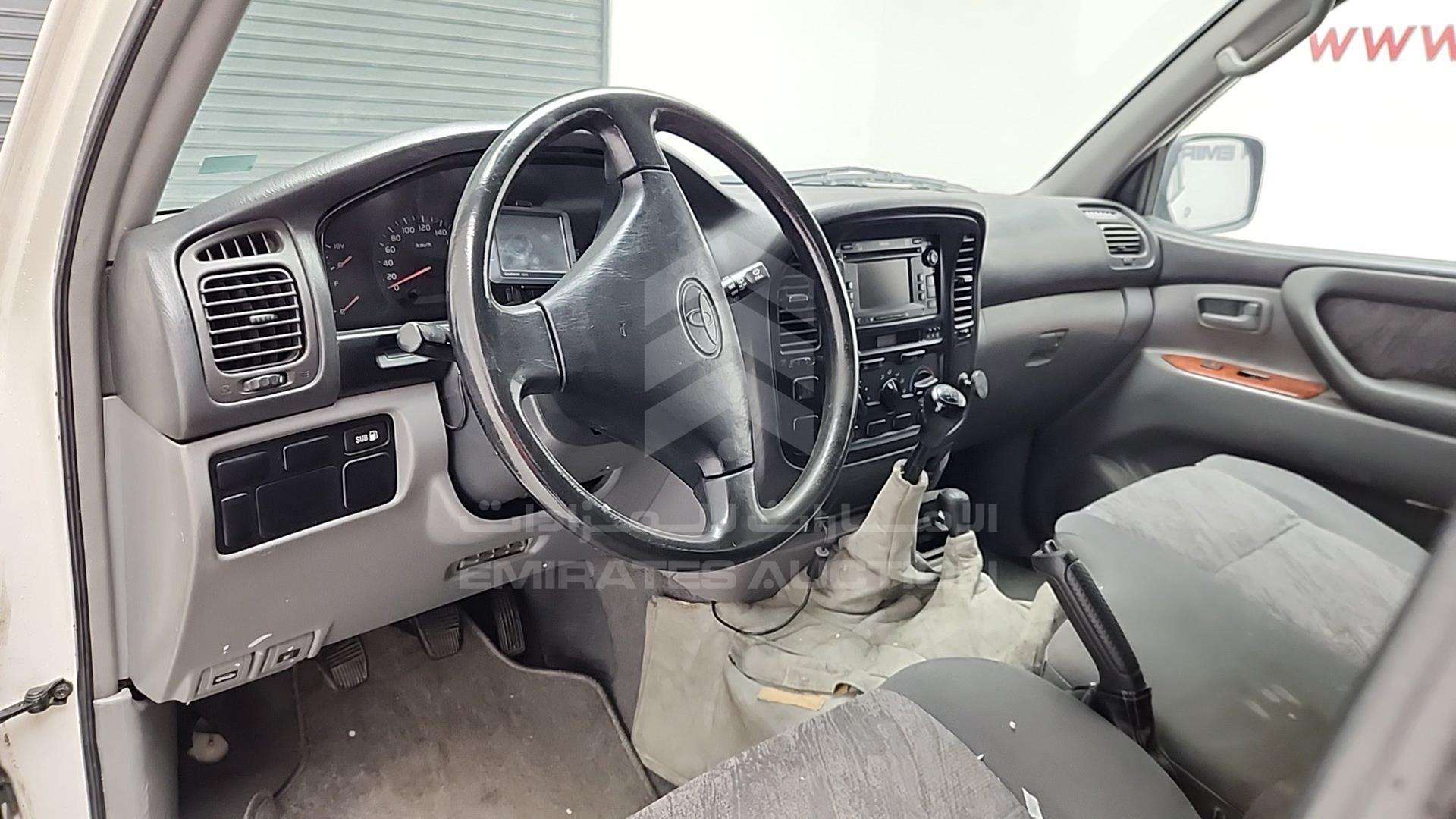 2002 TOYOTA LAND CRUISER VIN: JTGHJ01J723001920