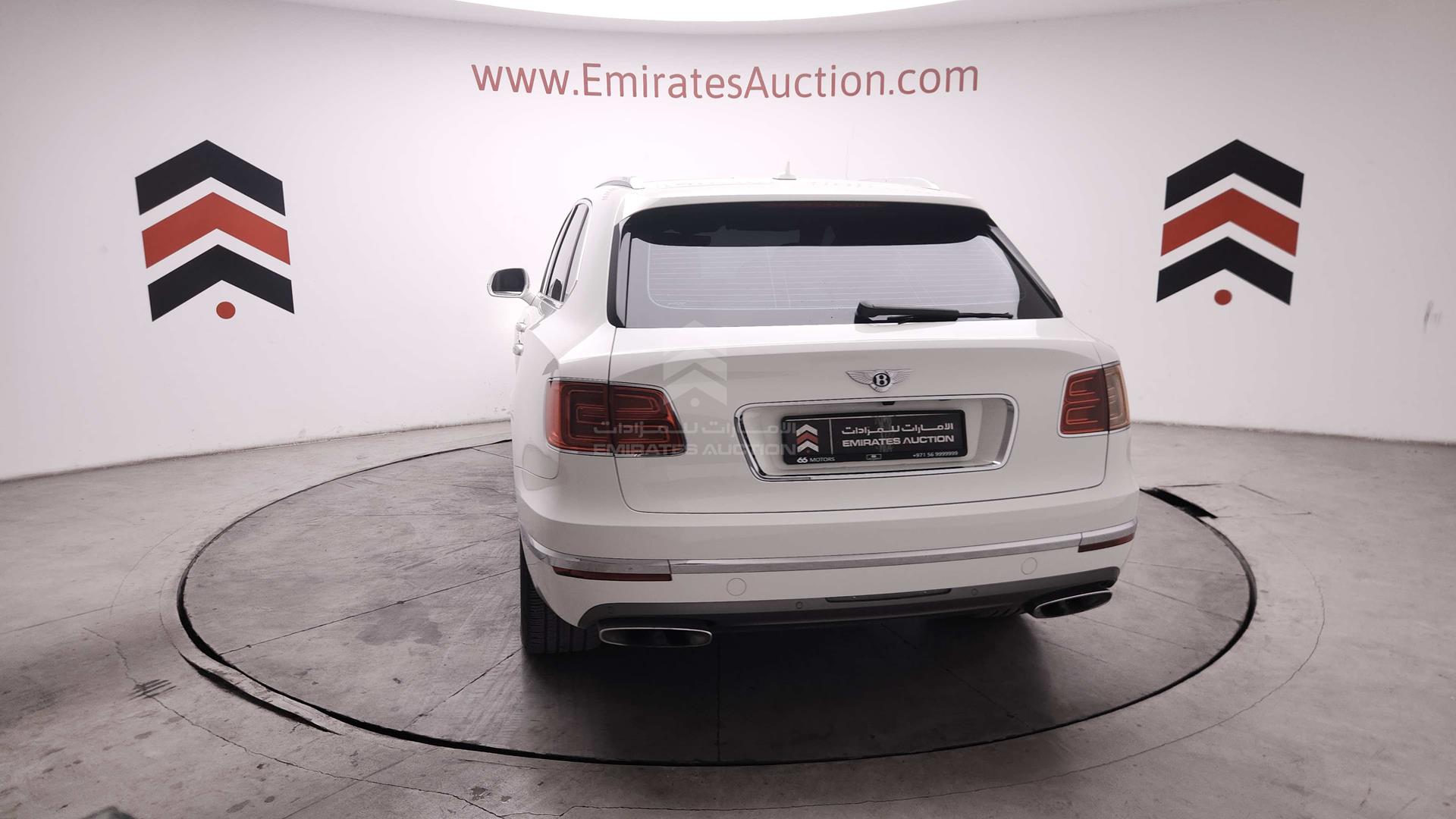 2017 BENTLEY BENTAYGA VIN: SJAAB1ZV8HC015778