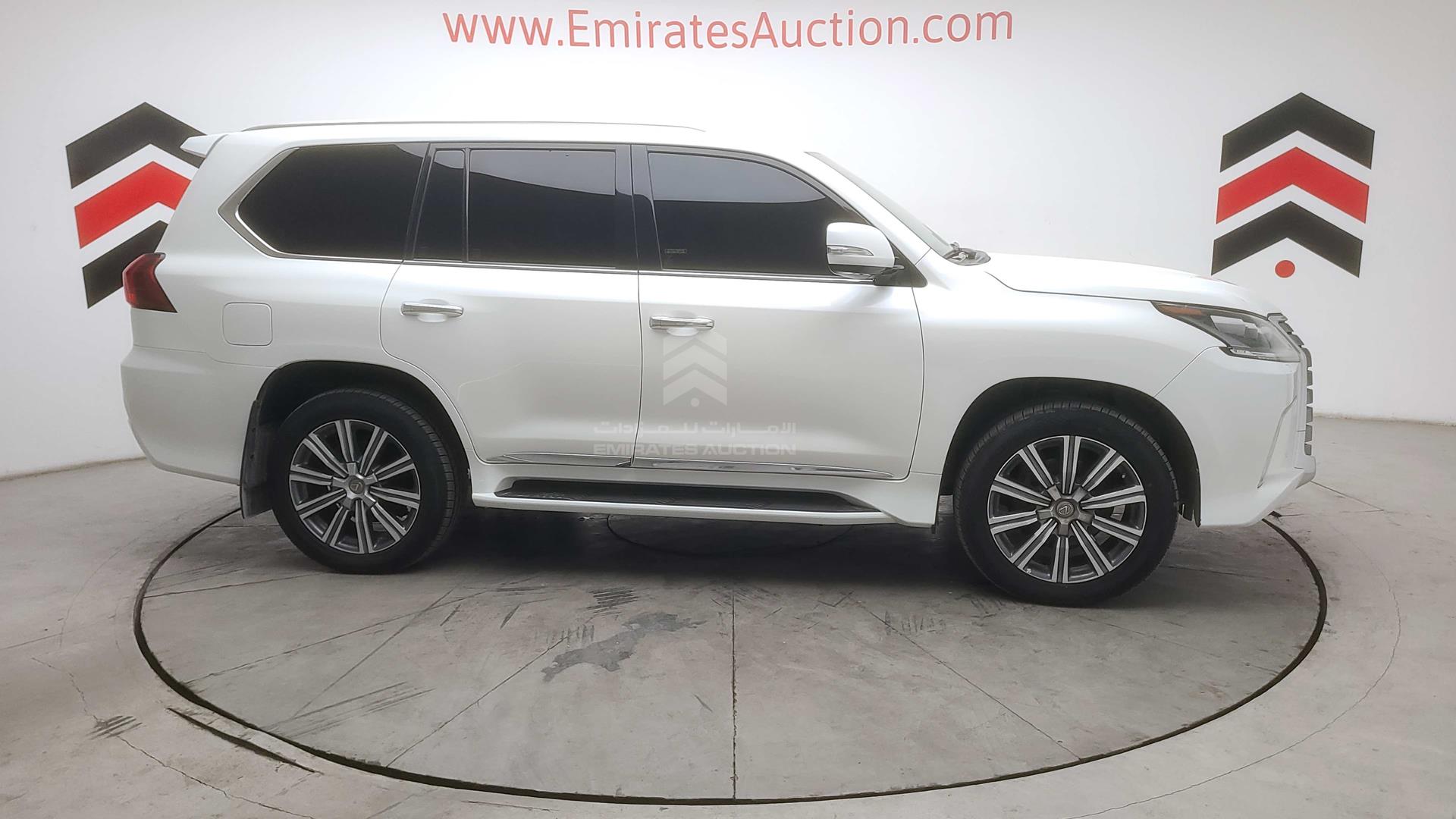 2016 LEXUS LX 570 VIN: JTJHY00WXG4203252