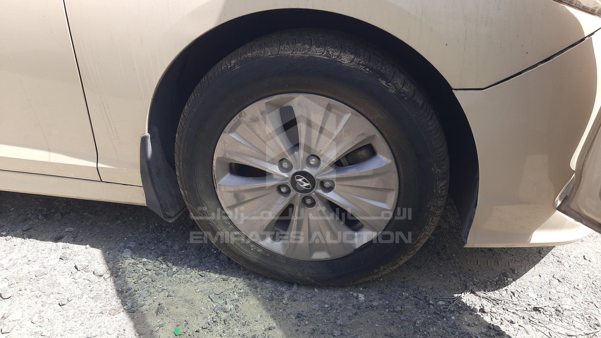 2019 HYUNDAI SONATA VIN: KMHE24136KA093020