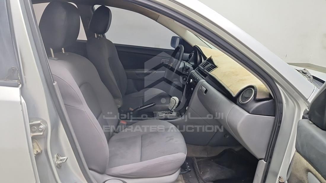 مازدا 3 2008 — زاوية الراكب الأمامي للمقعد — صورة 26