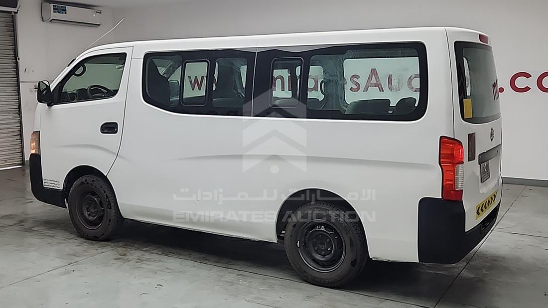 نيسان أورفان 2015 — الزاوية الخلفية اليسرى — صورة 6