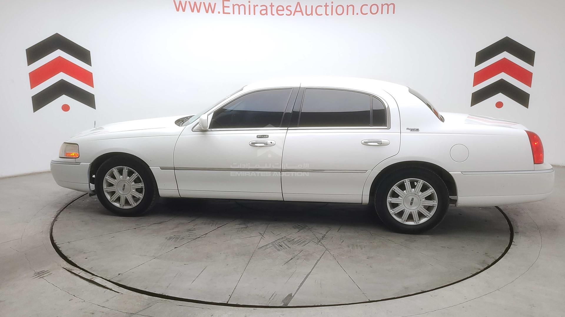 2010 LINCOLN TOWN VIN: 2LNBL8CV9AX752302