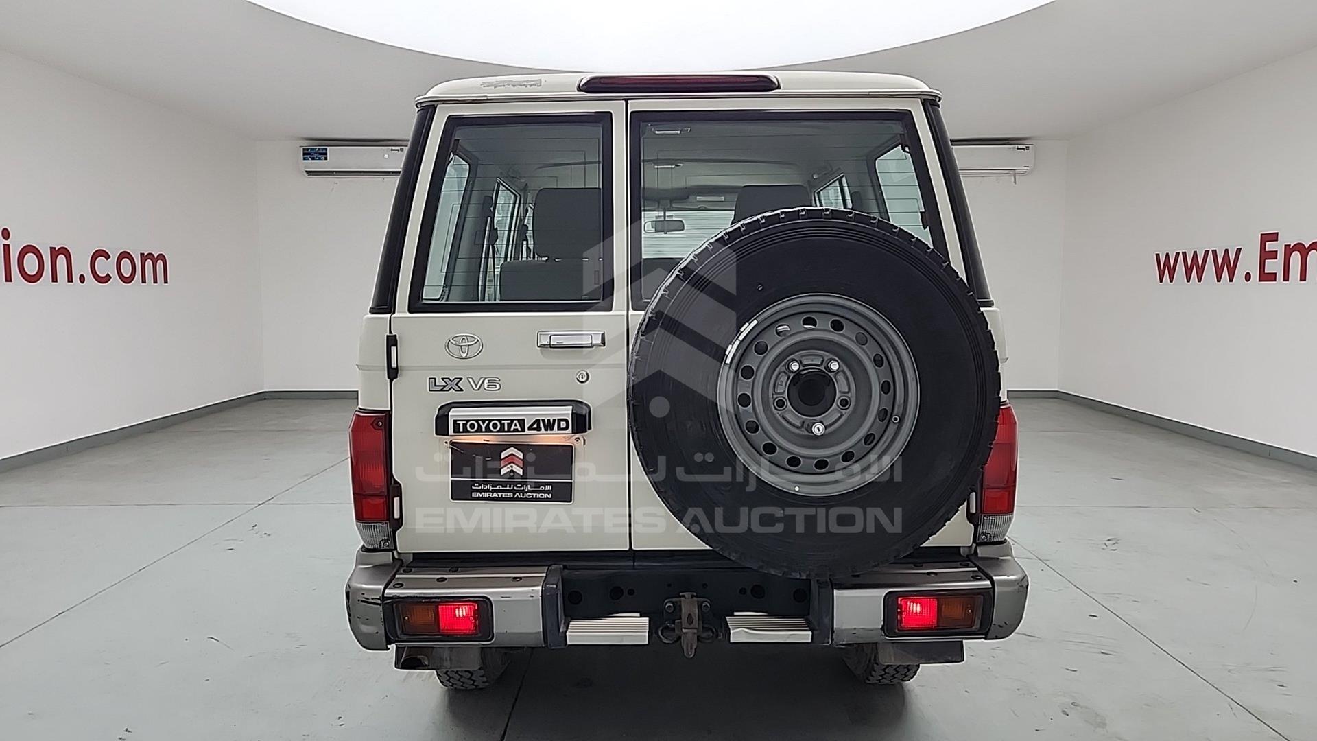 2017 TOYOTA LC 76 VIN: JTEEU73J7H4200784