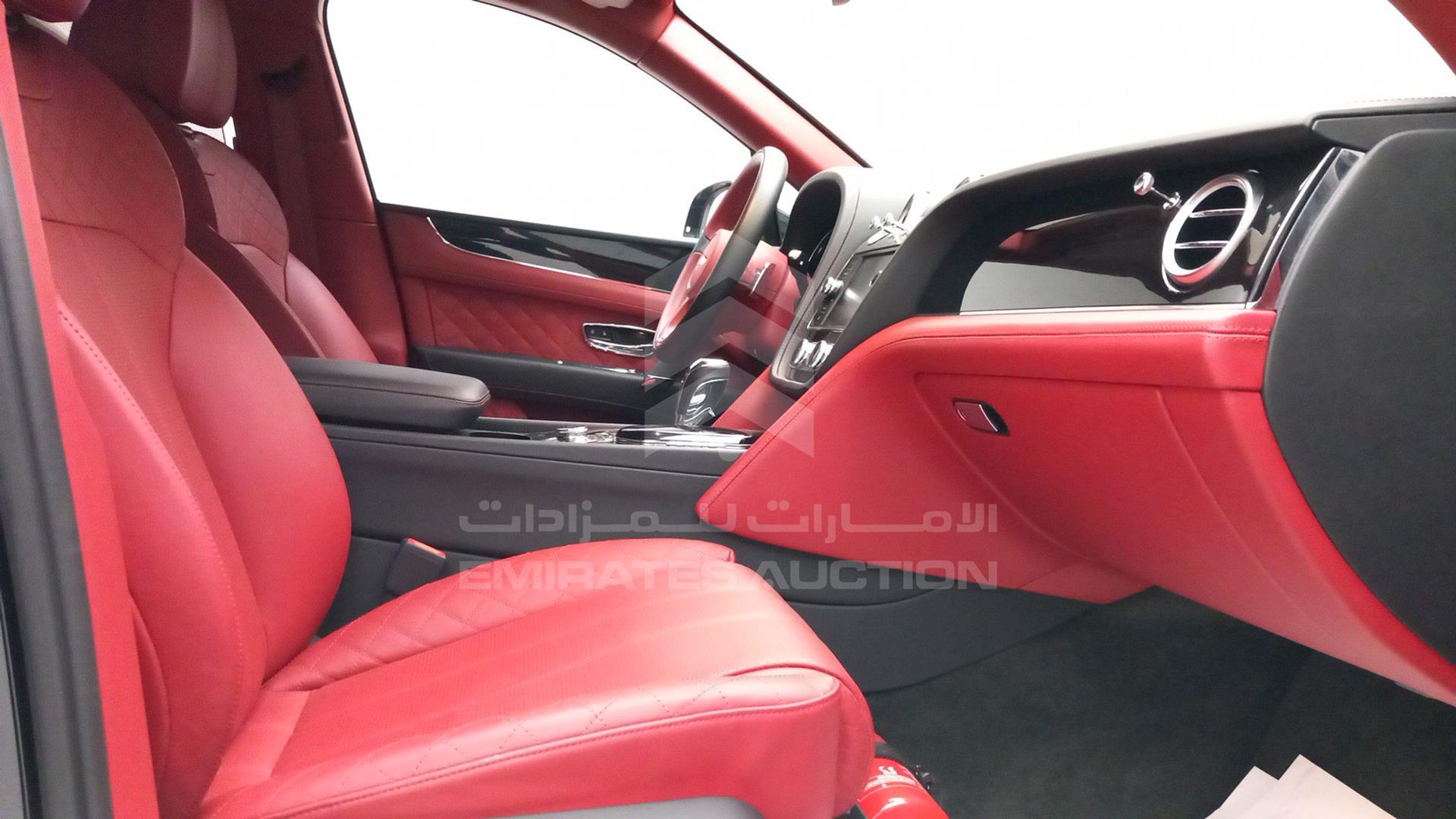 2017 BENTLEY BENTAYGA VIN: SJAAB1ZV3HC016529
